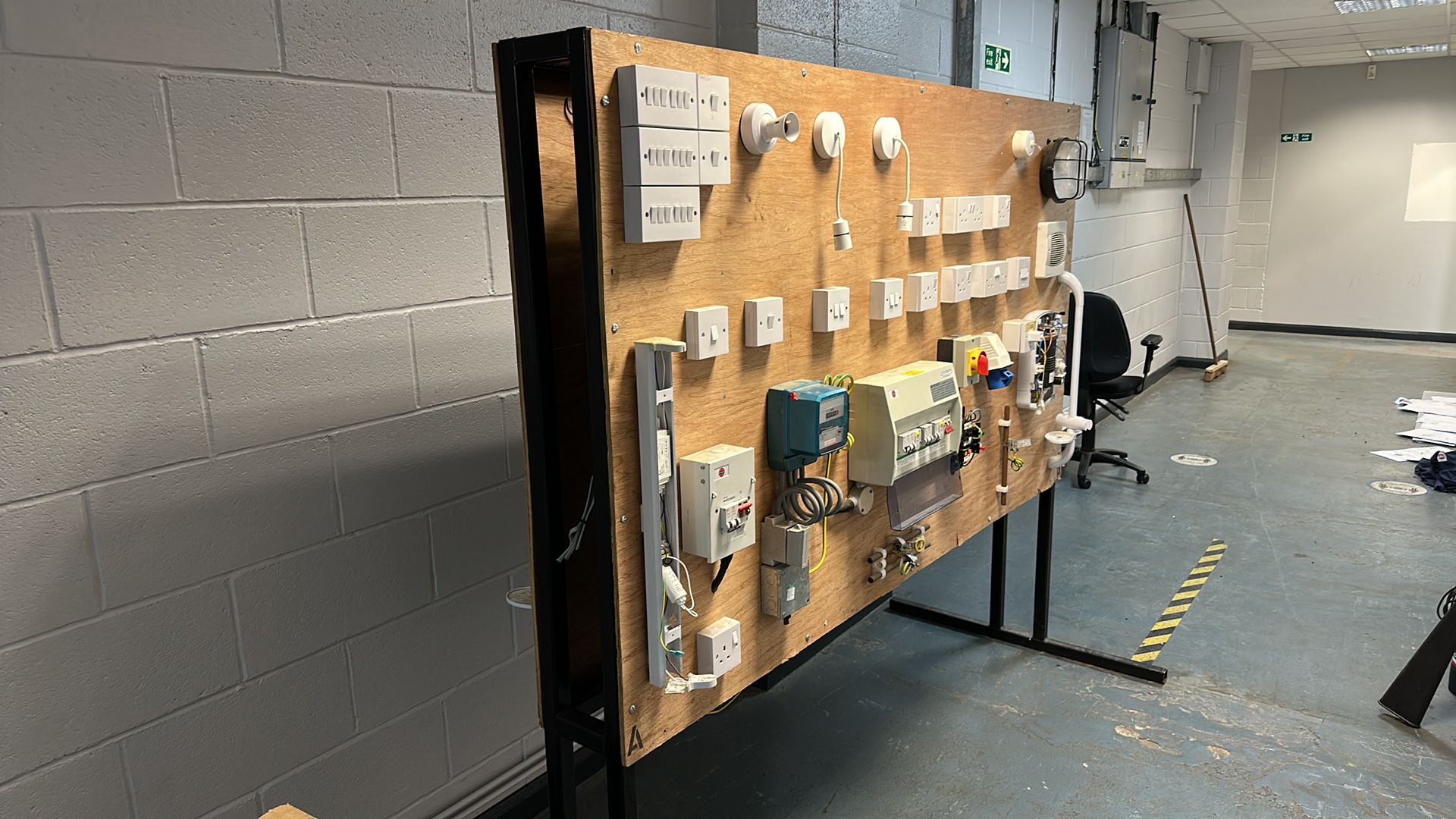 College Electrical Training Board - Image 4 of 4