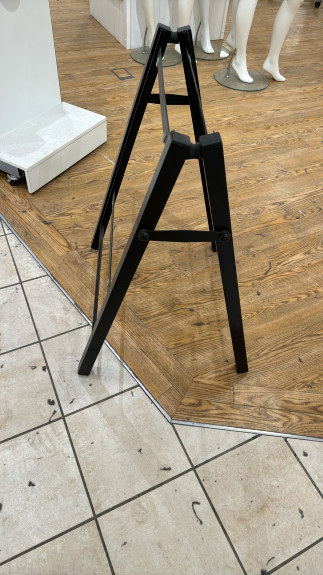 Black A-Frame Display Stand - Bild 2 aus 4