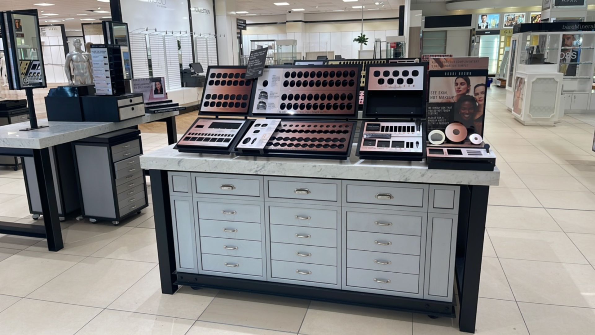 Bobbi Brown Retail Display Area - Bild 15 aus 18