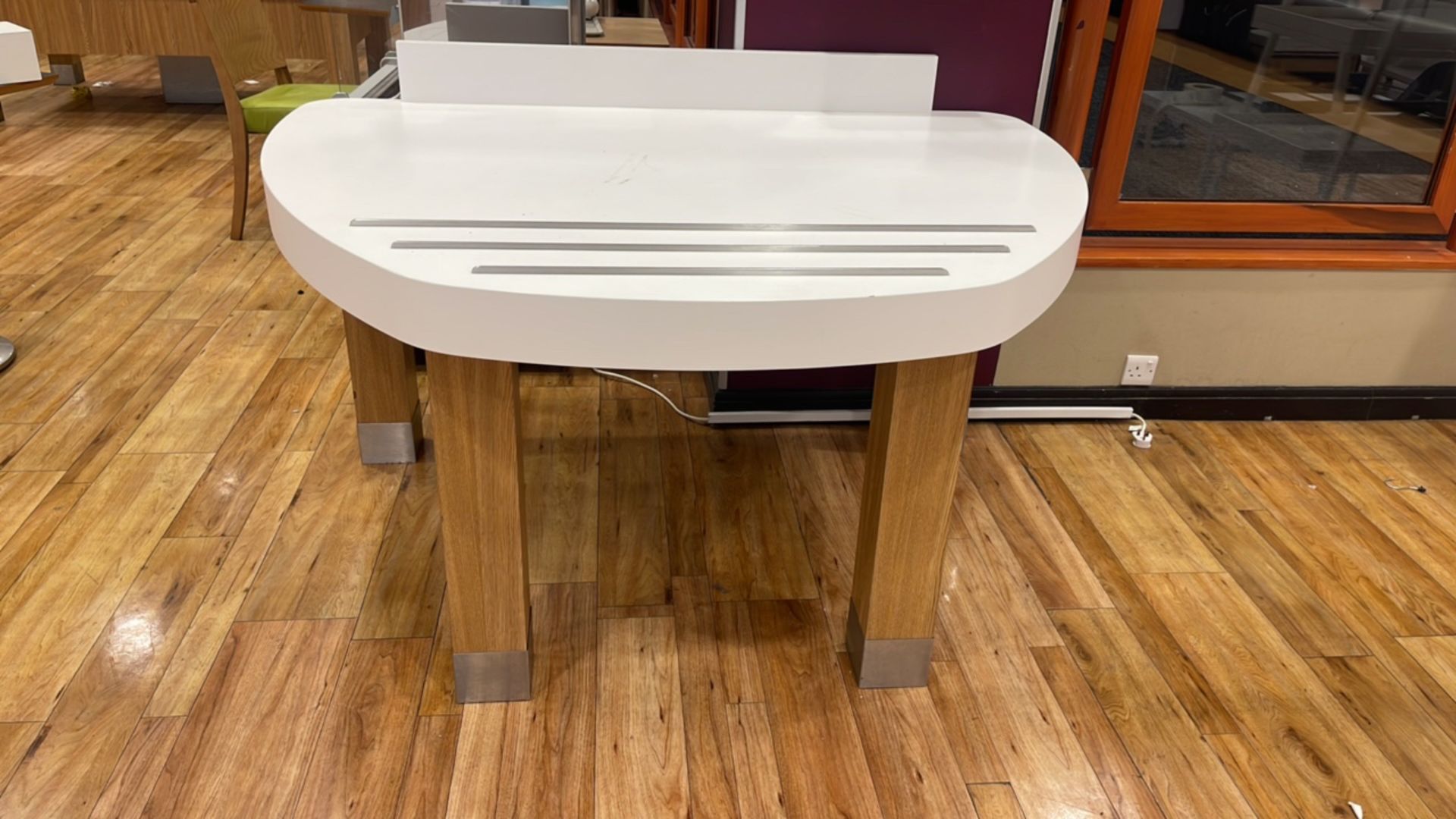 Cafe Table/Display Unit