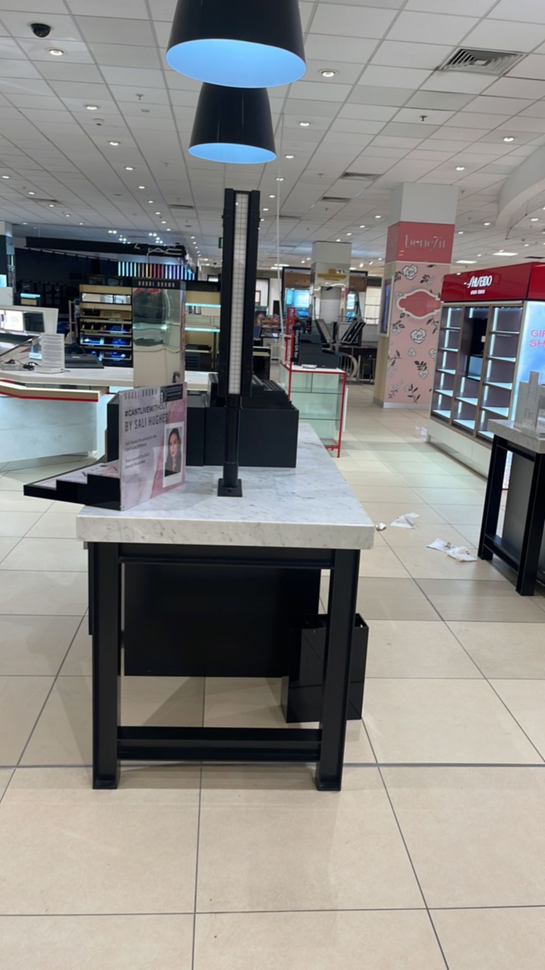 Bobbi Brown Retail Display Area - Bild 11 aus 18