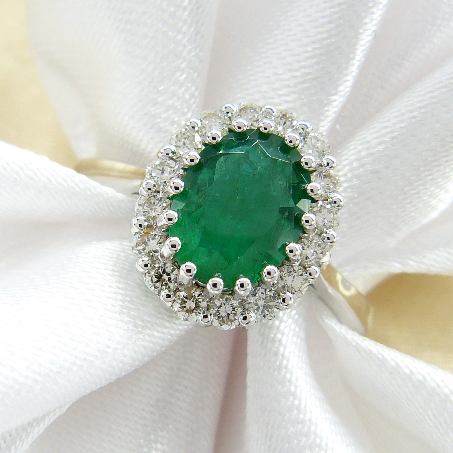 18ct White Gold Emerald & Diamond Cluster Ring