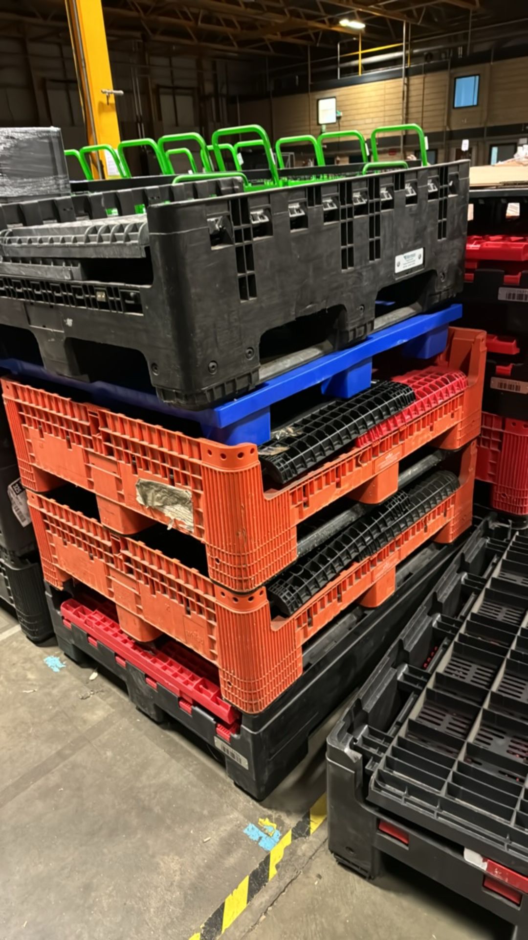 Plastic Magnum Pallets x4 - Image 2 of 3