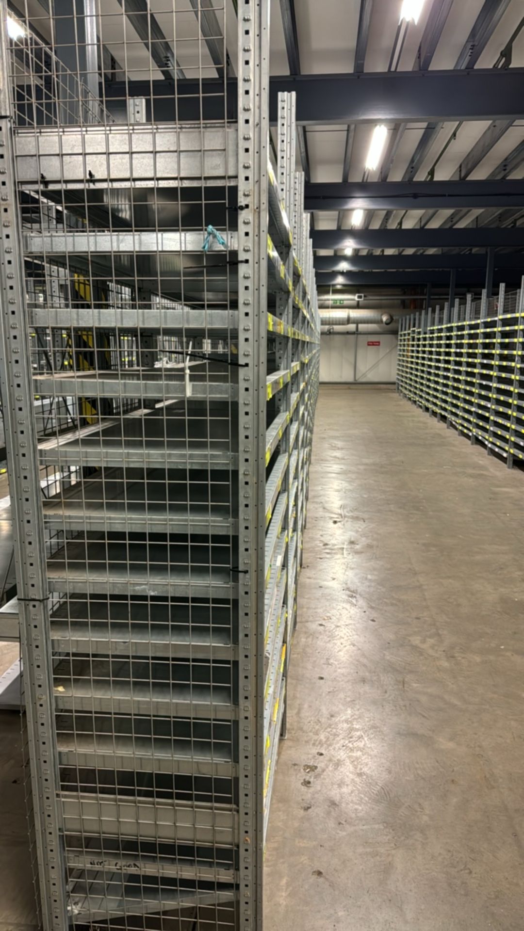 Run Of 20 Bays Of Lightweight Bolt-less Shelving - Bild 2 aus 4