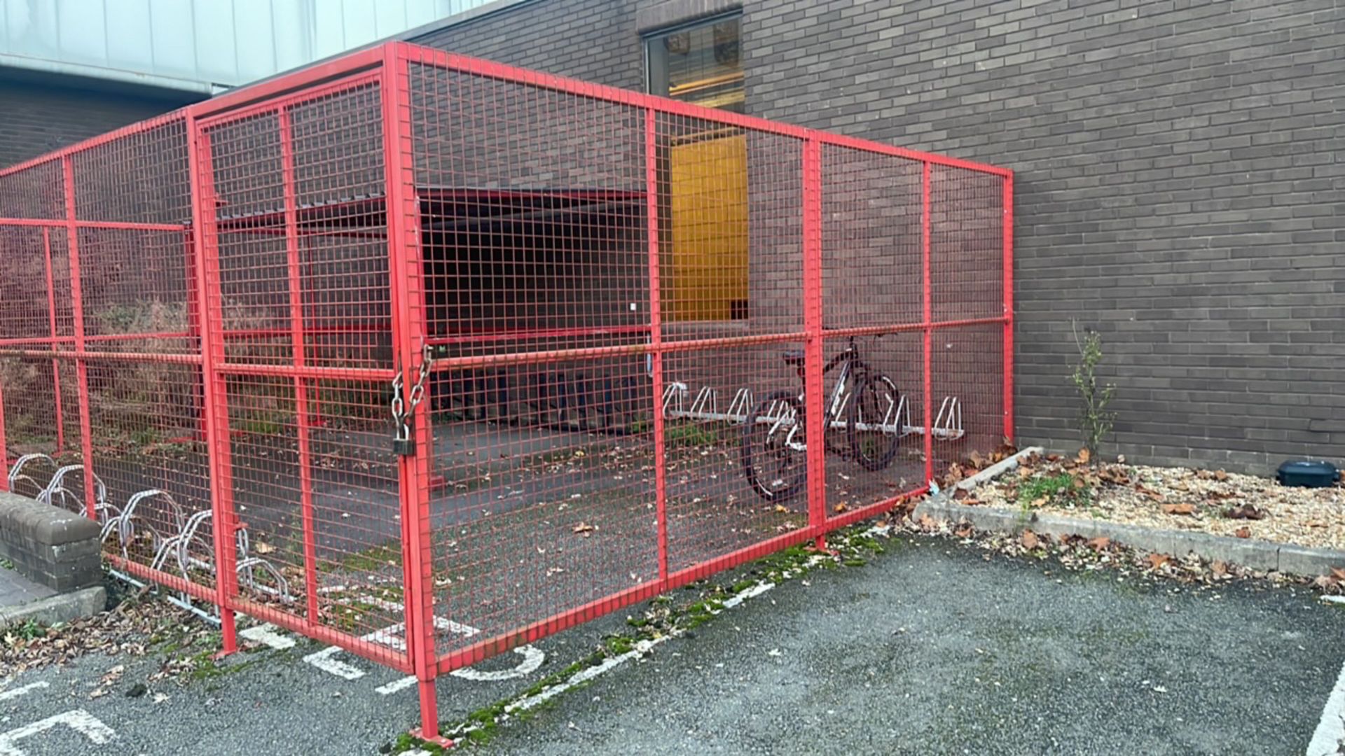 Cage & Bike Racks - Bild 2 aus 4