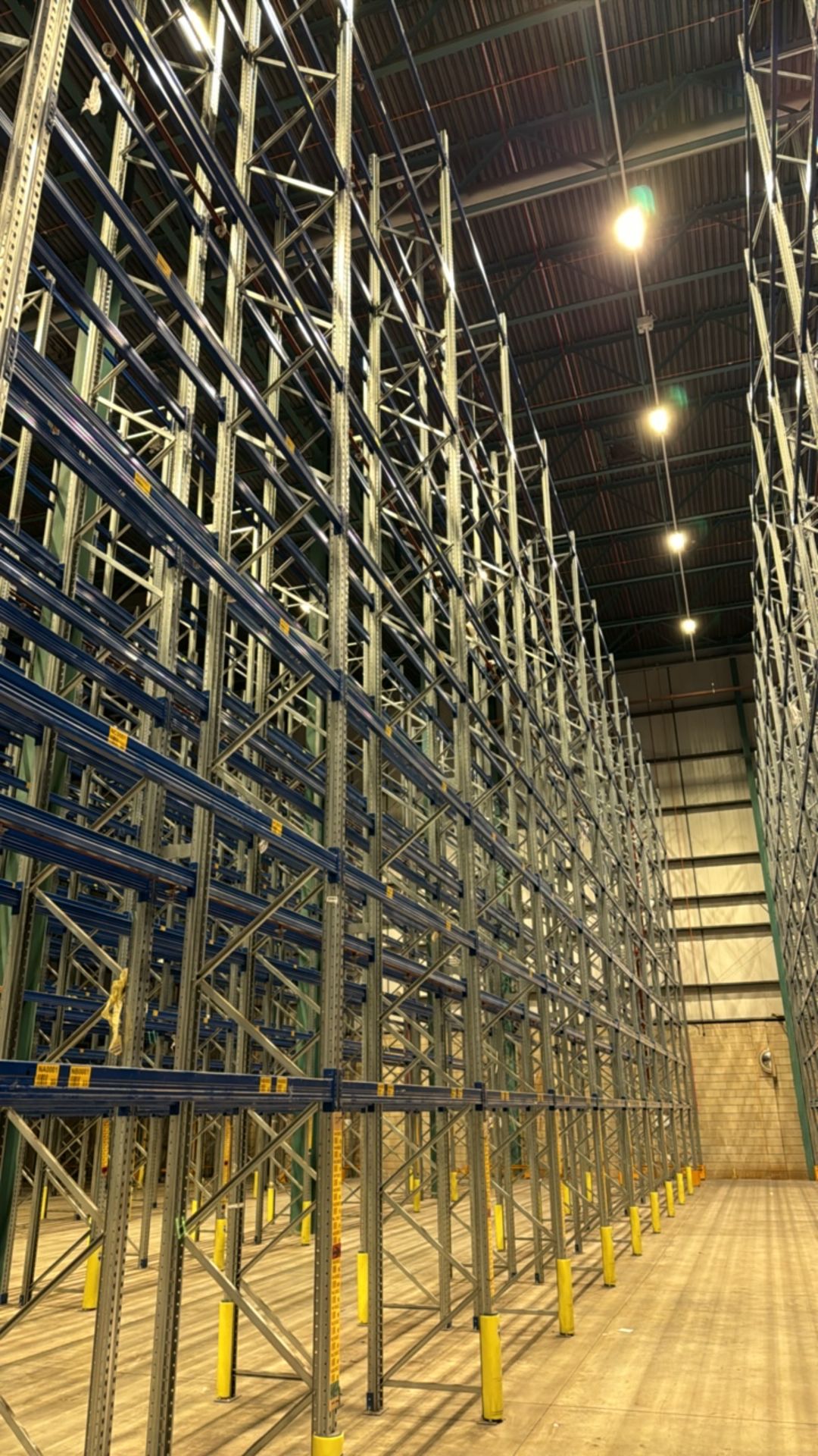 Run of 10 Bays Bolt-less Pallet Racking Consists of 11 Frames, and 160 ...
