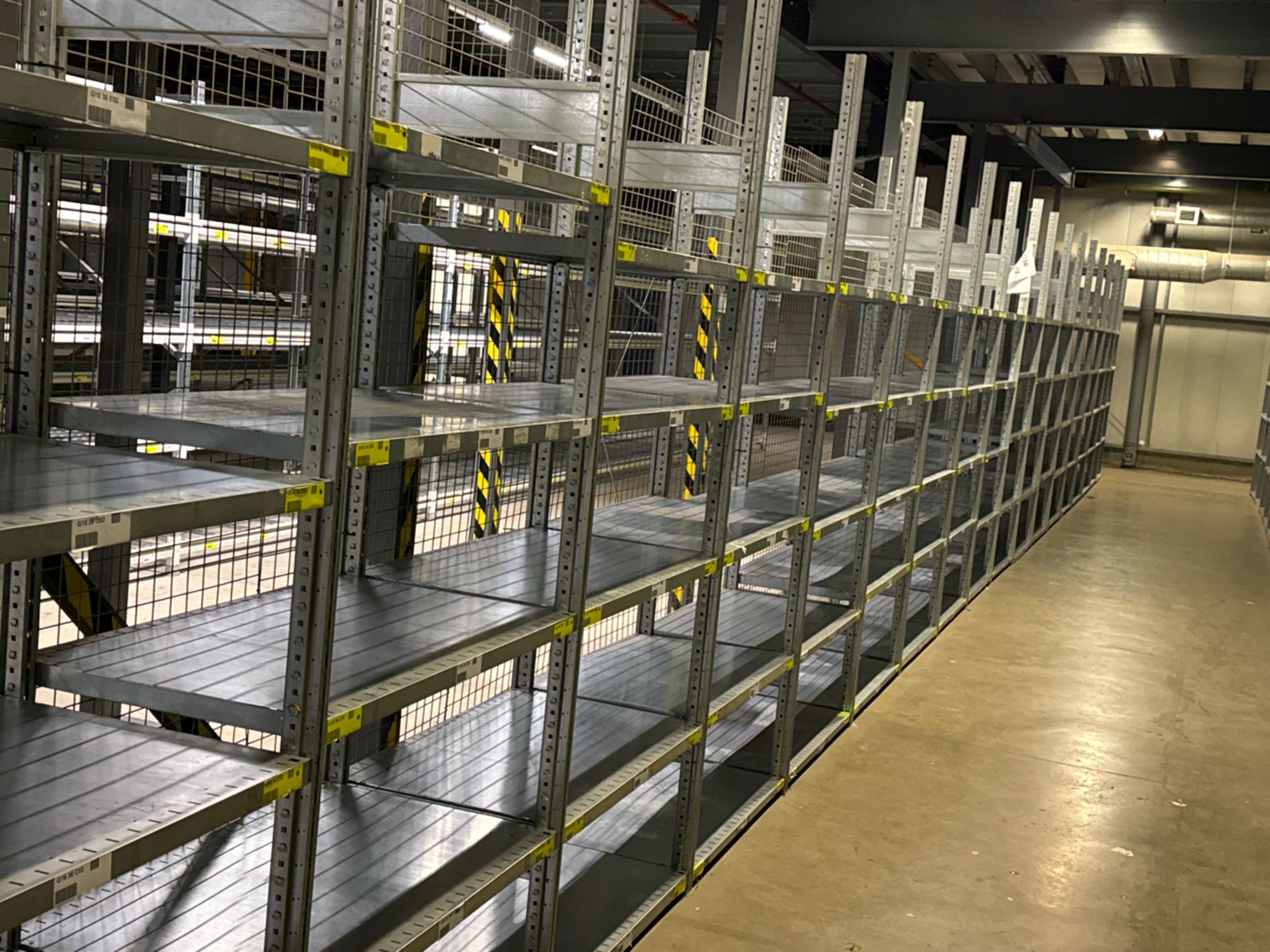 Run Of 20 Bays Of Lightweight Bolt-less Shelving - Bild 5 aus 5