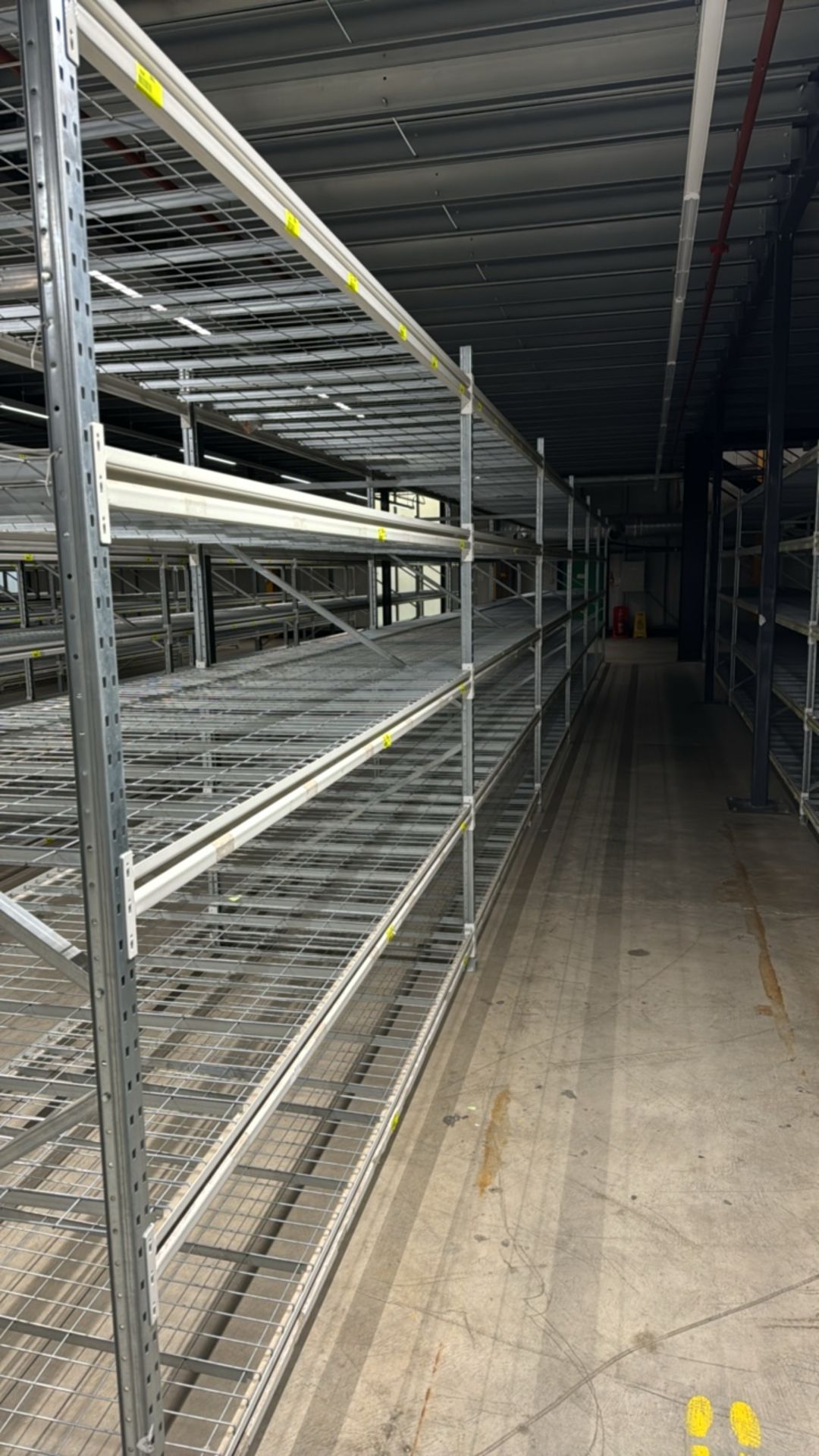 Run Of 6 Bays Of Lightweight Bolt-less Shelving - Bild 3 aus 5