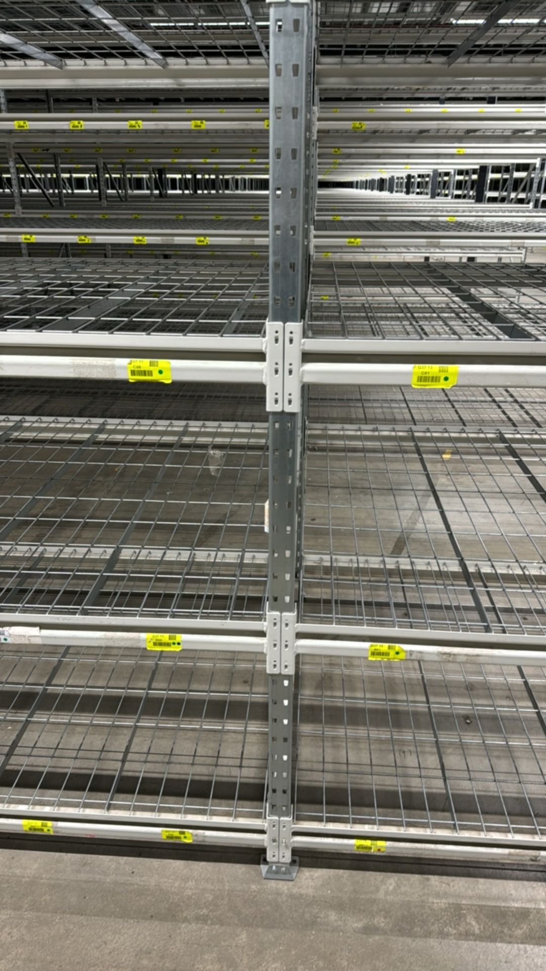 Run Of 7 Bays Of Lightweight Bolt-less Shelving - Bild 3 aus 5