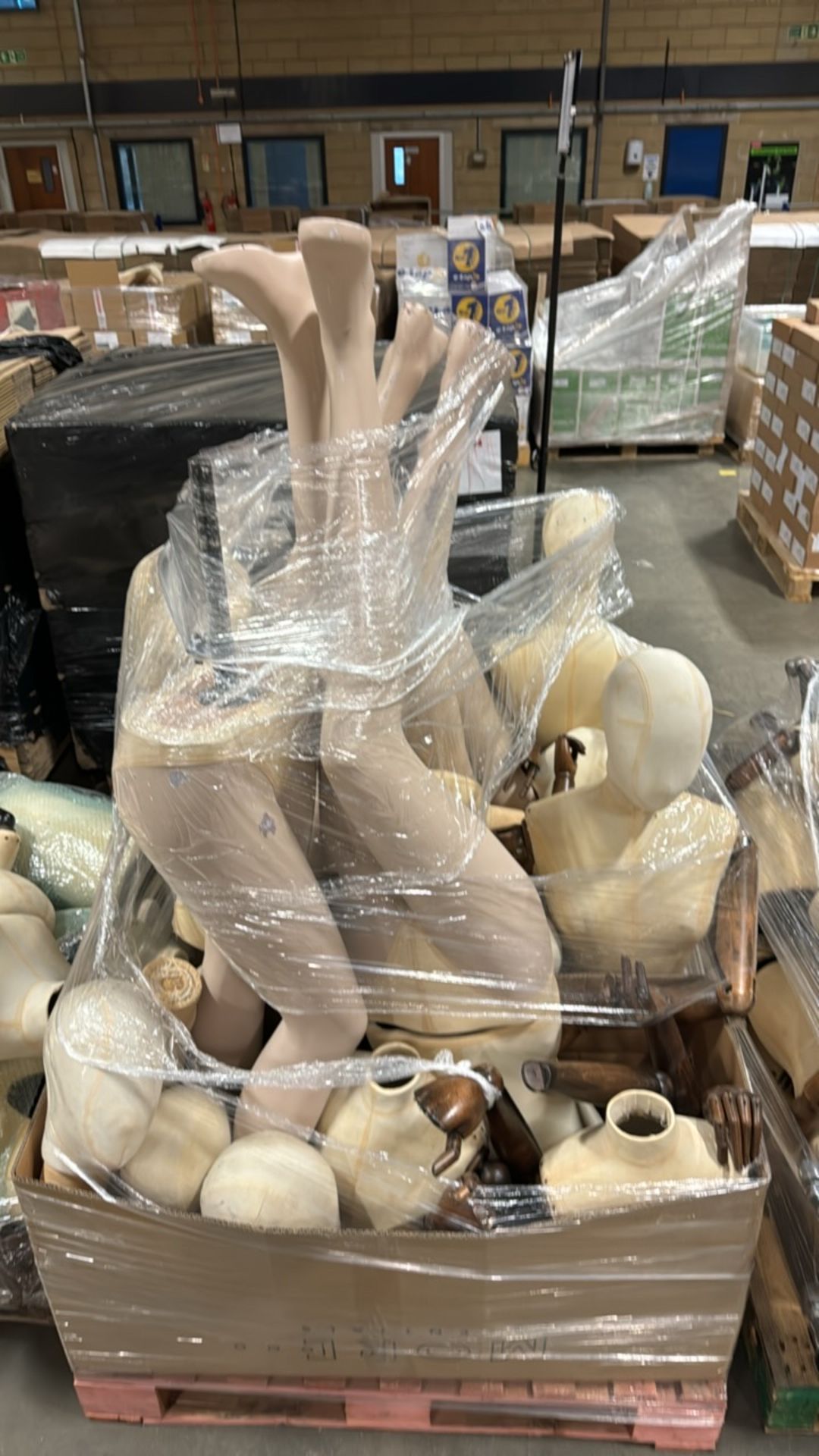Pallet Of Mixed Manequin Busts - Image 2 of 3