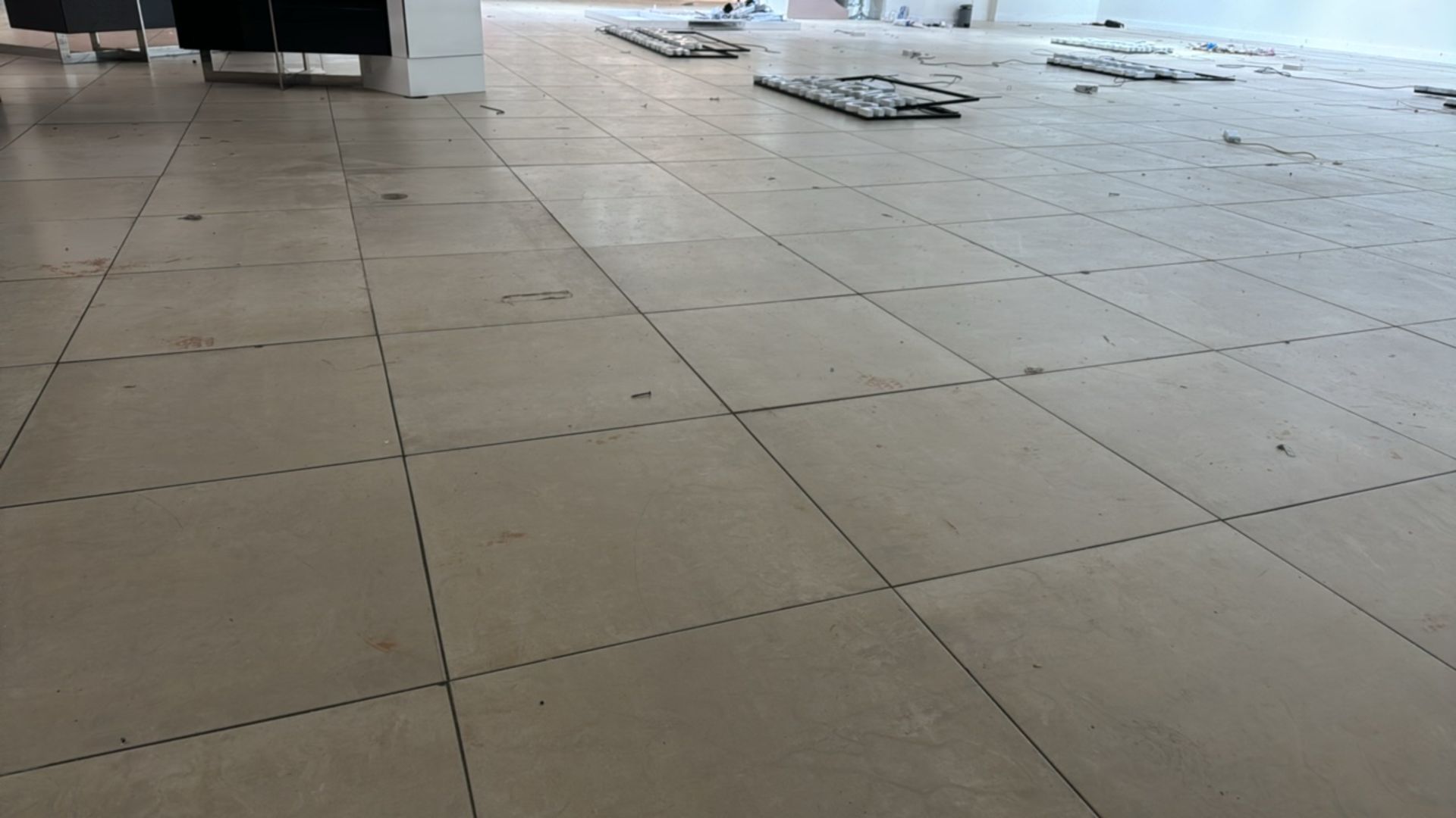 Raised Access Flooring Tiles - Image 2 of 5