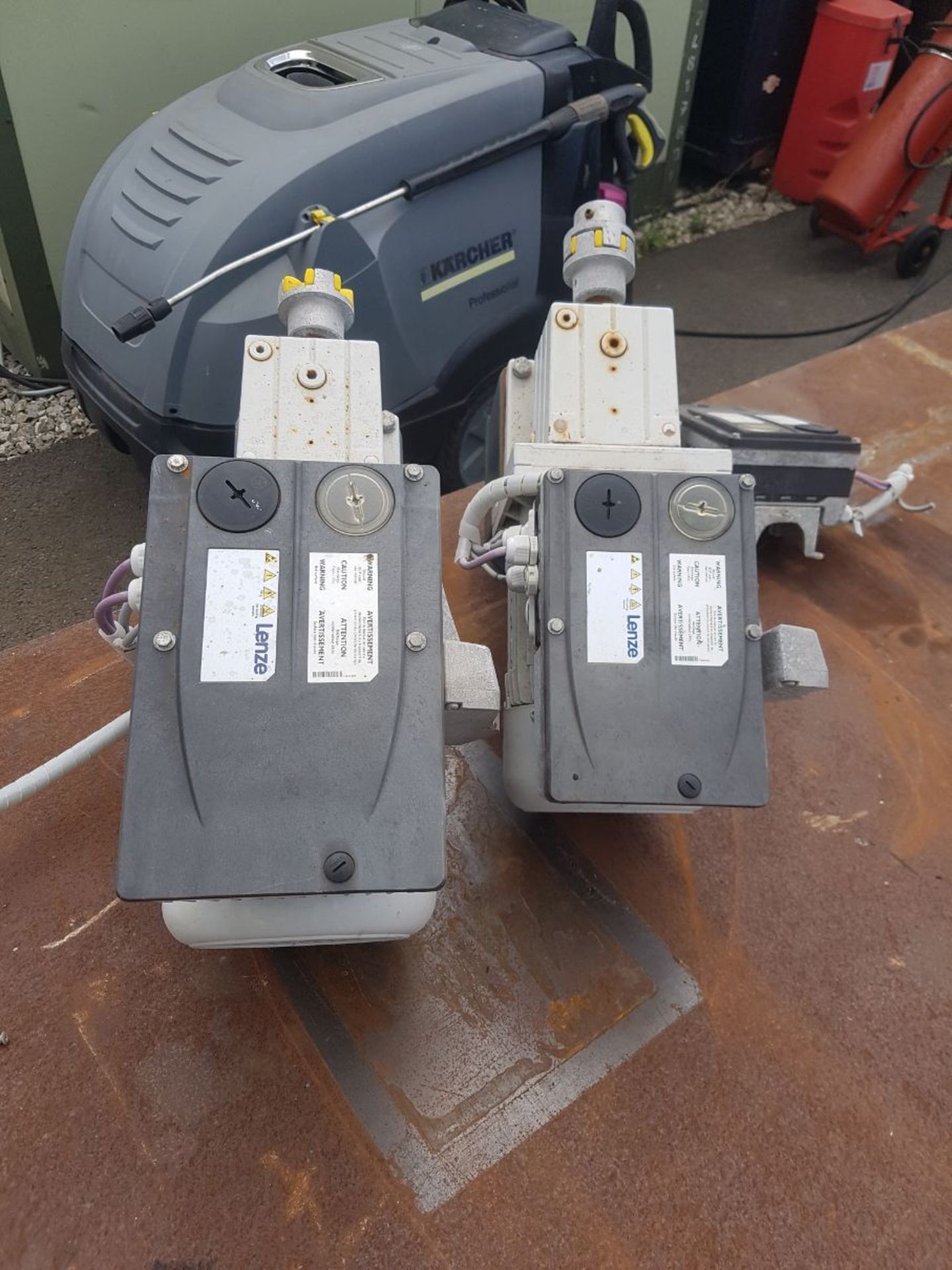 2 x Lenze 2.2kW motors with reduction gearboxes including variable frequency controller - Image 5 of 7