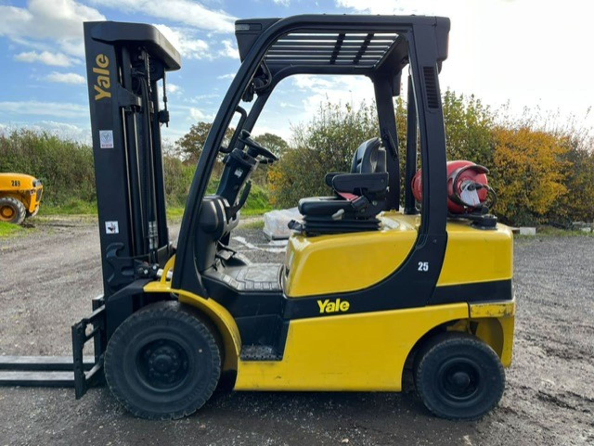 2015 YALE 2.5 Tonne Gas Forklift