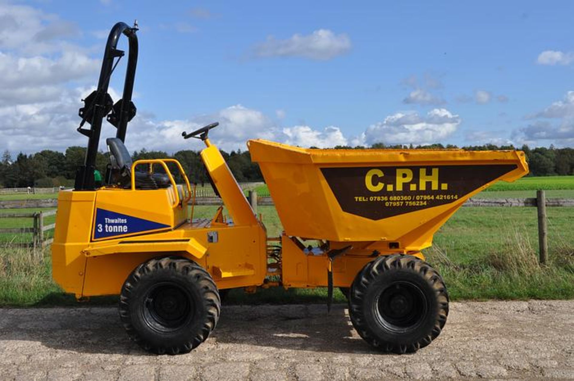 2004 THWAITES 3 TONNE SWIVEL DUMPER