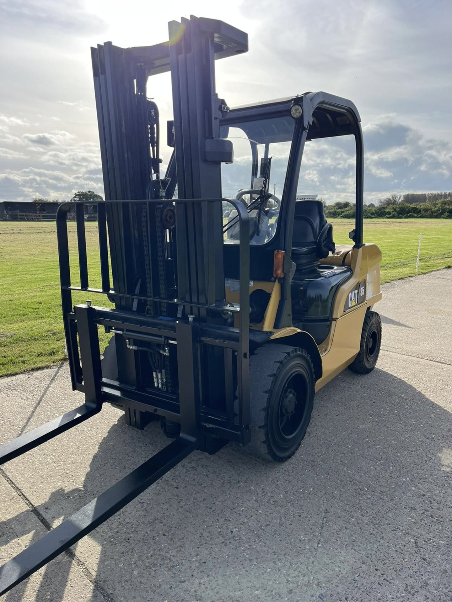 CAT, 3.5 Ton Diesel Forklift Truck - Image 2 of 4