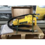 NEW ATLAS COPCO SB102 HYDRAULIC BREAKER WITH HEADBRACKET AND POINT OR CHISEL