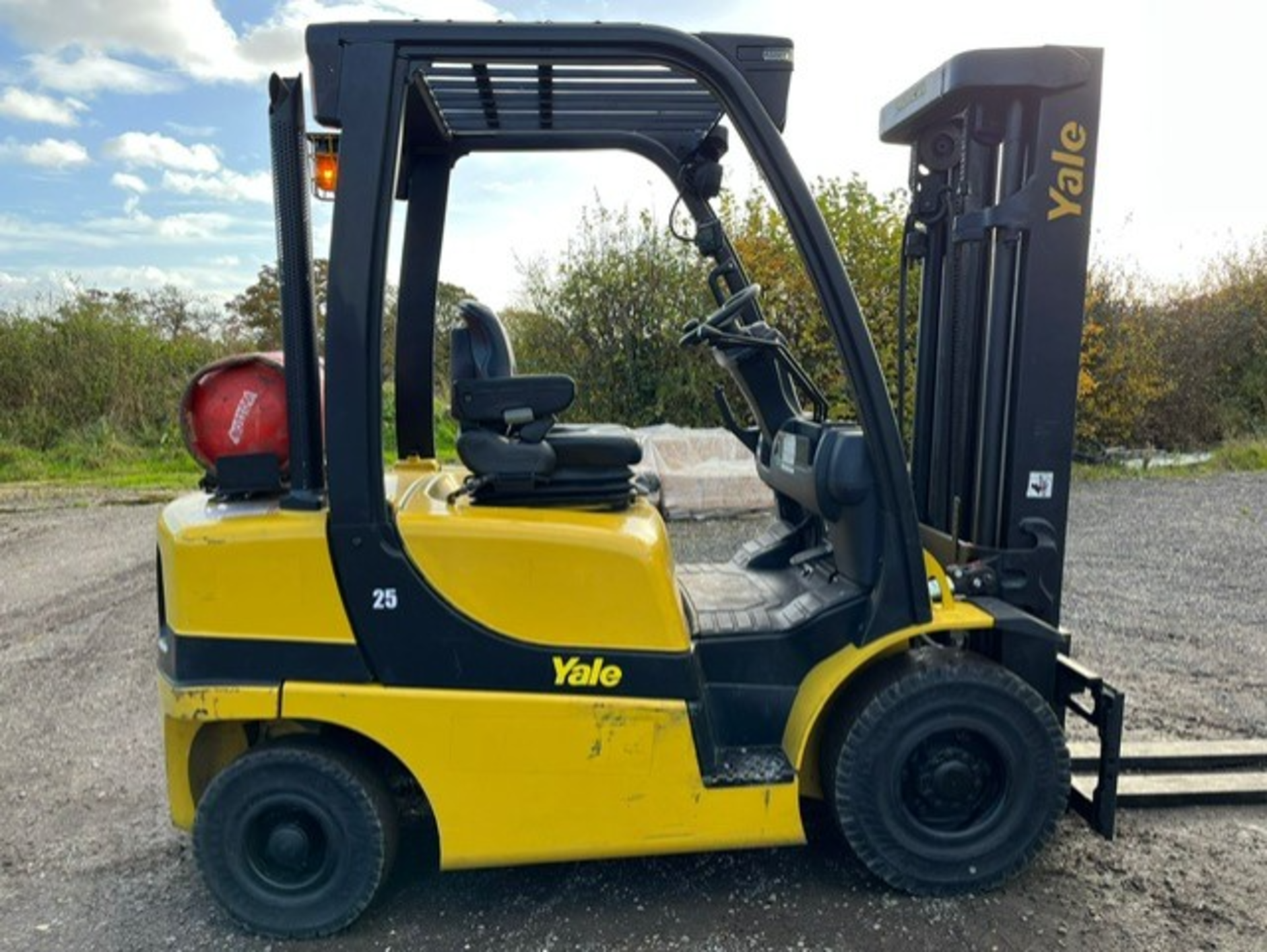 2015 YALE 2.5 Tonne Gas Forklift - Image 7 of 7