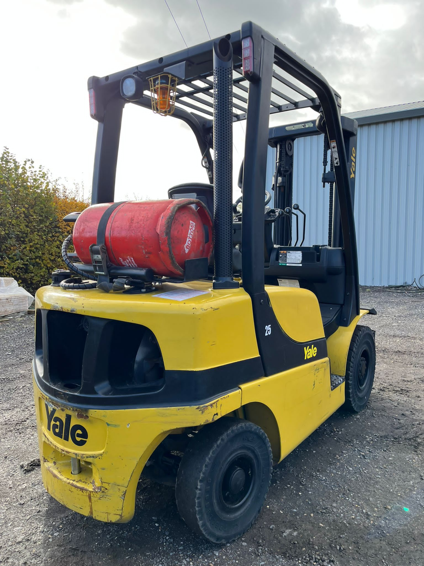 2015 YALE 2.5 Tonne Gas Forklift - Image 3 of 7