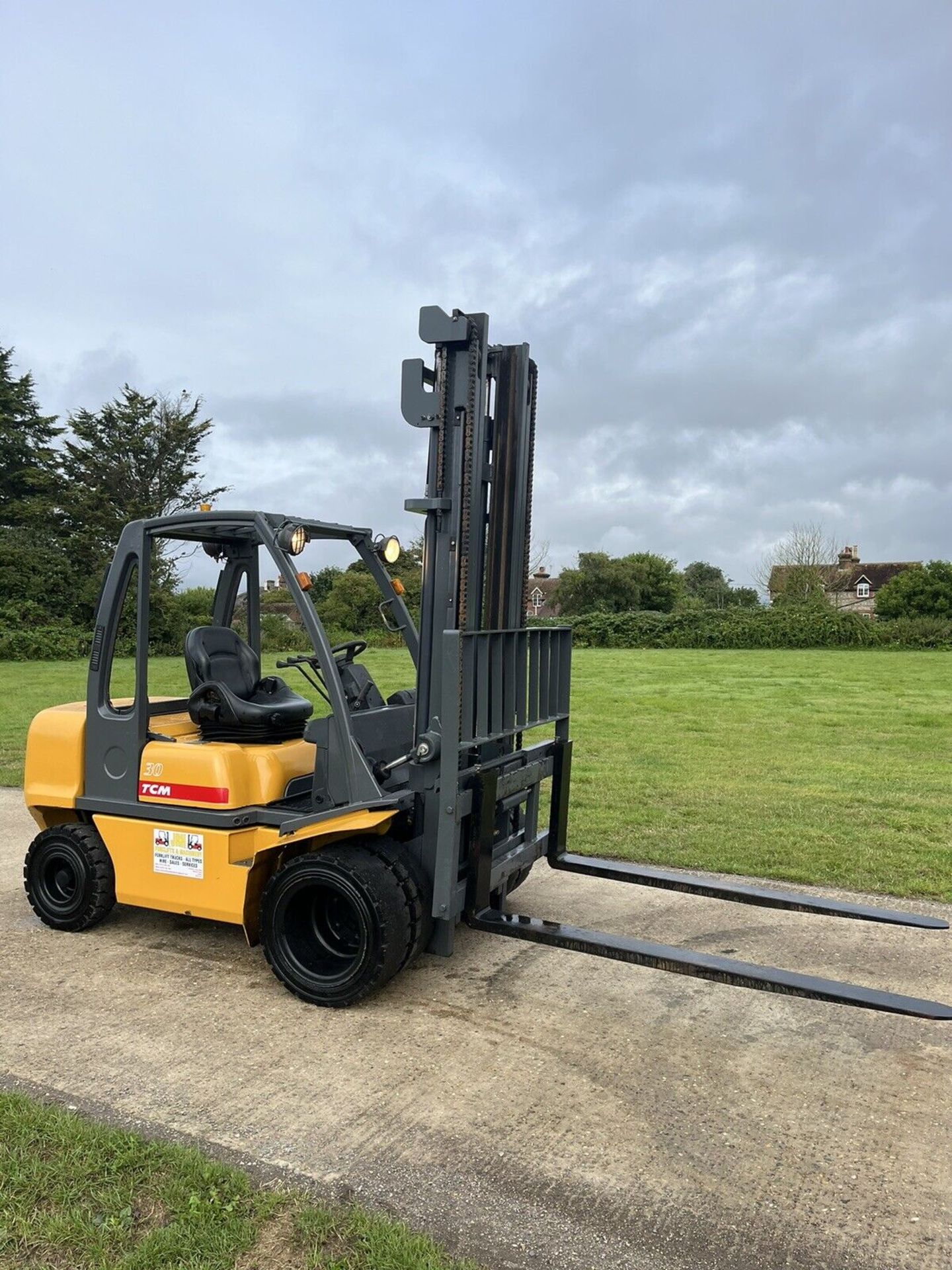 TCM, 3 Ton Diesel Forklift Truck (Twin Wheels Wide Carriage) 6ft forks scrap yard truck - Image 7 of 7