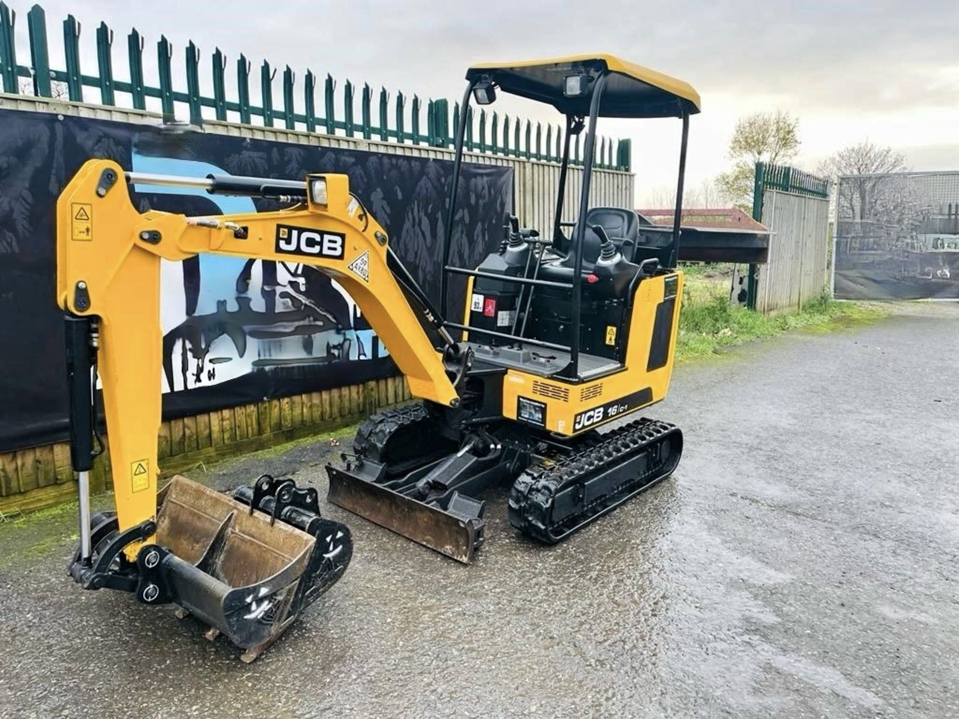 JCB 16C-1 EXCAVATOR