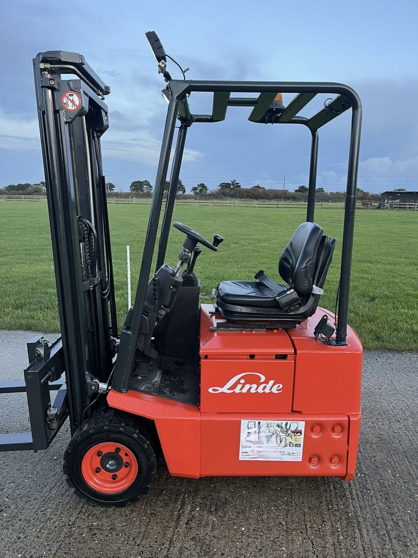 LINDE 1.2 Electric Forklift Truck Container Spec