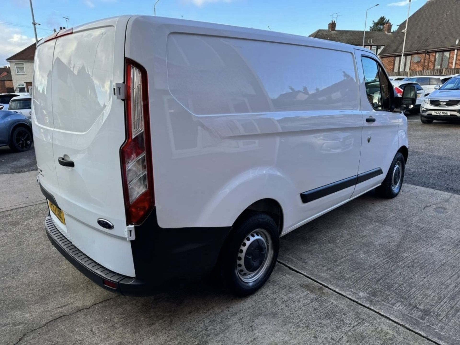 2017 - Ford Transit Custom 270 LR P/V - Image 7 of 16