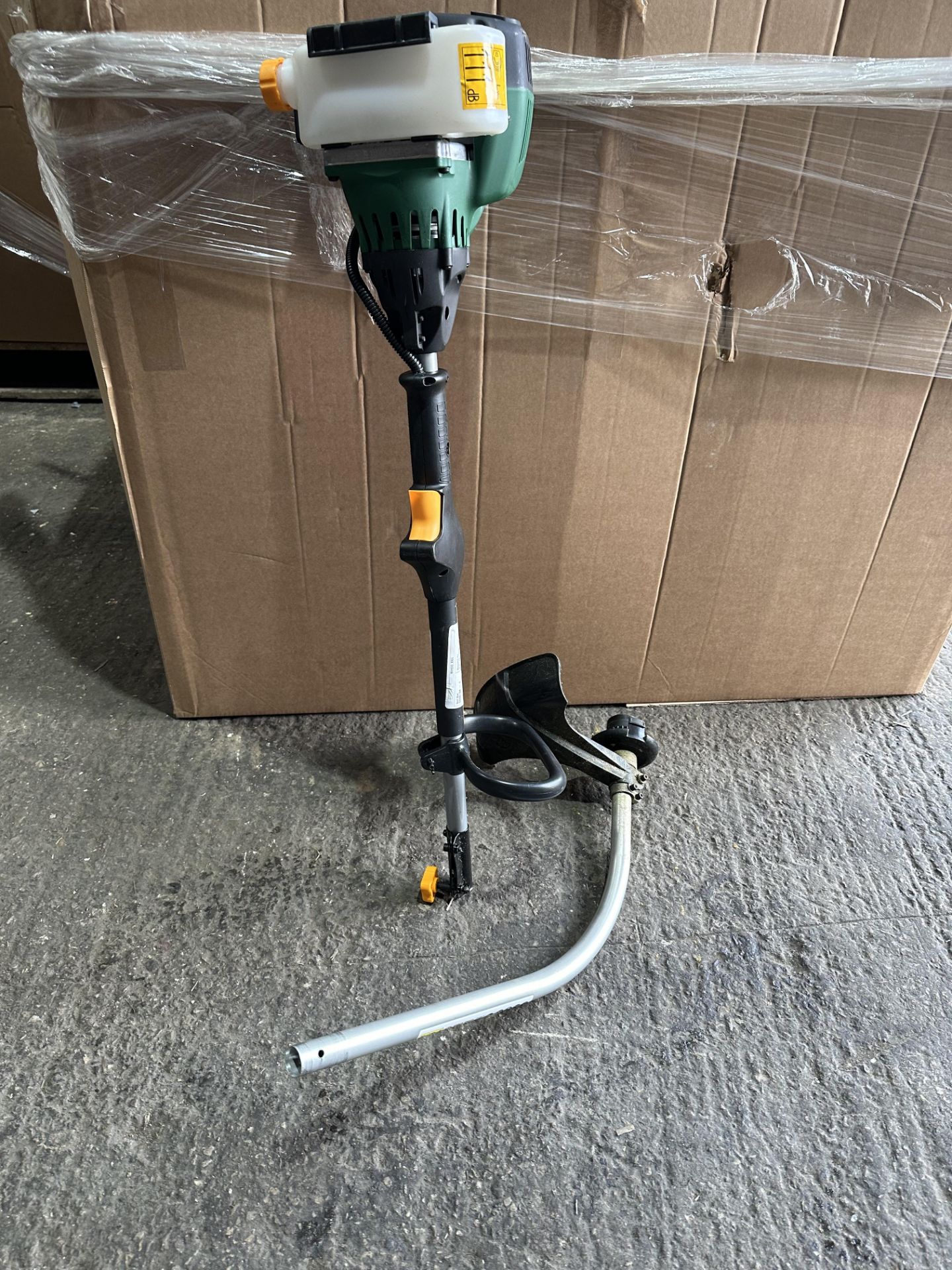 B&Q PETROL STRIMMER - UNTESTED - No Reserve