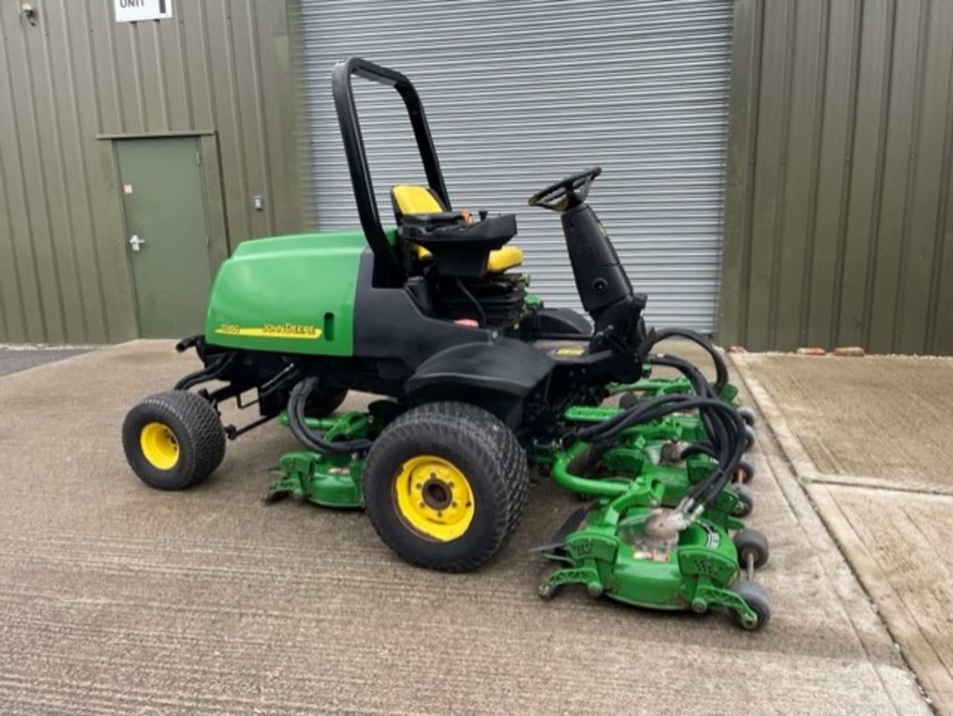 JOHN DEERE 3245C FAIRWAY MOWER - Image 4 of 8