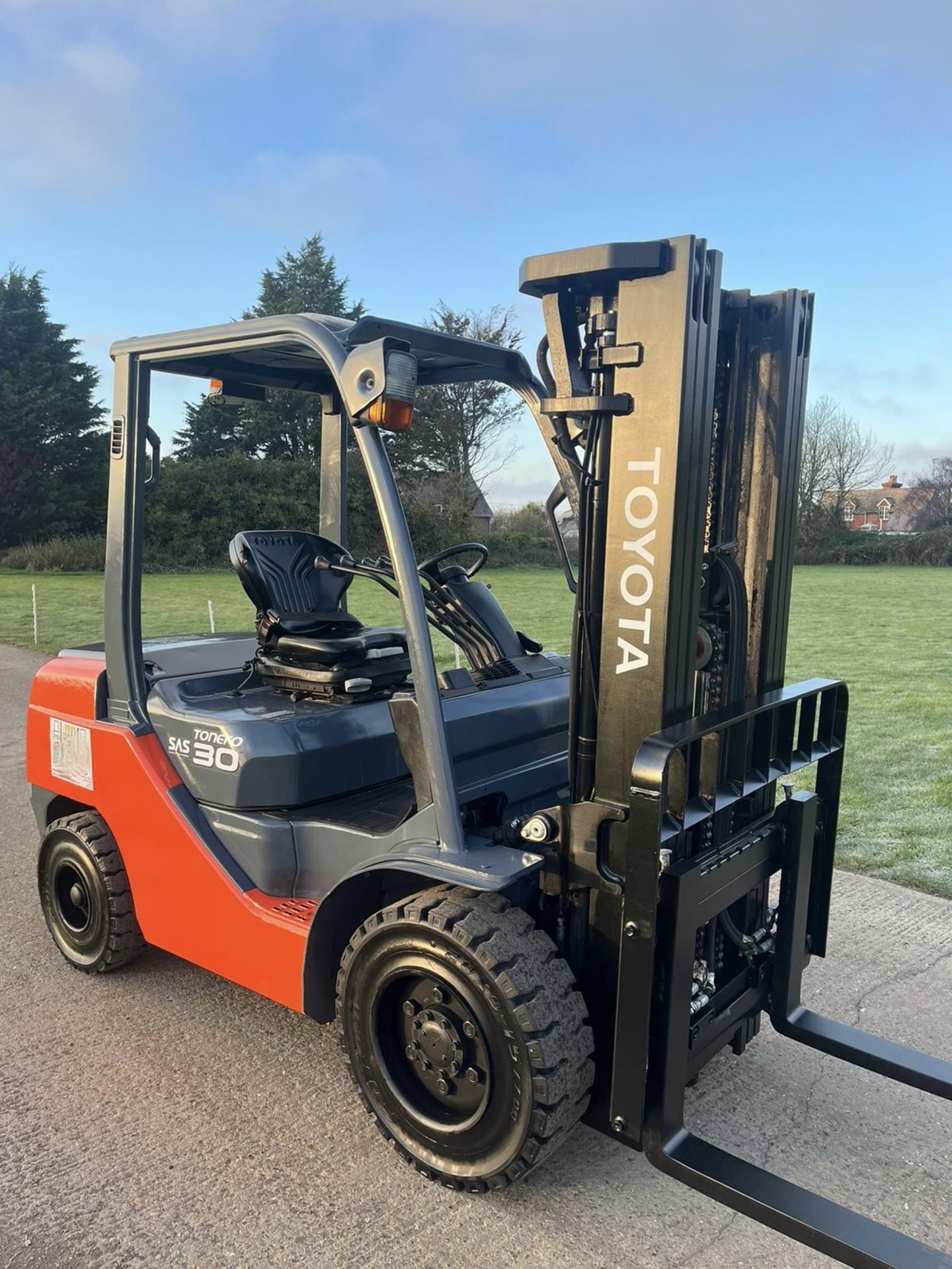 TOYOTYA, 3 Tonne Diesel Forklift (container spec triple)