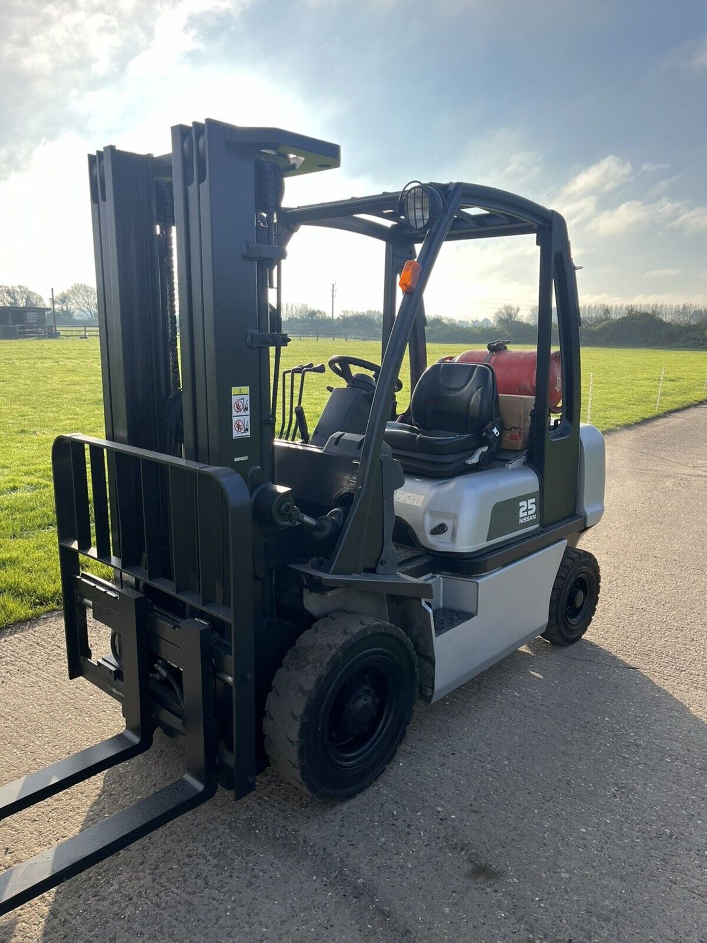 NISSAN 2.5 Gas Forklift Truck (Container Spec)