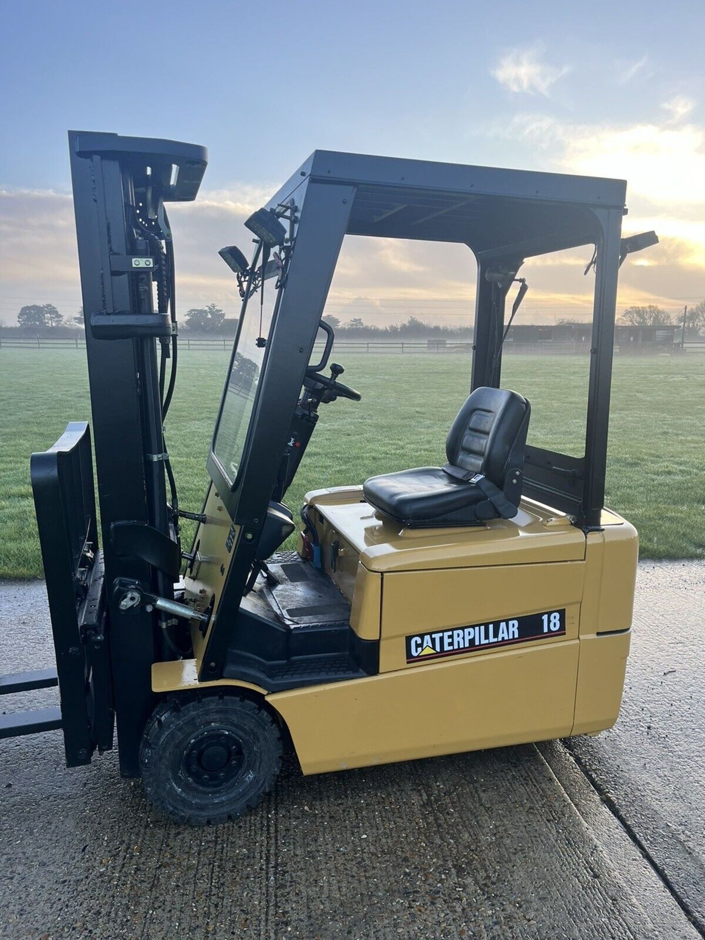 CATERPILLAR 1.8 Electric Forklift Truck (Container Spec) - Image 4 of 4