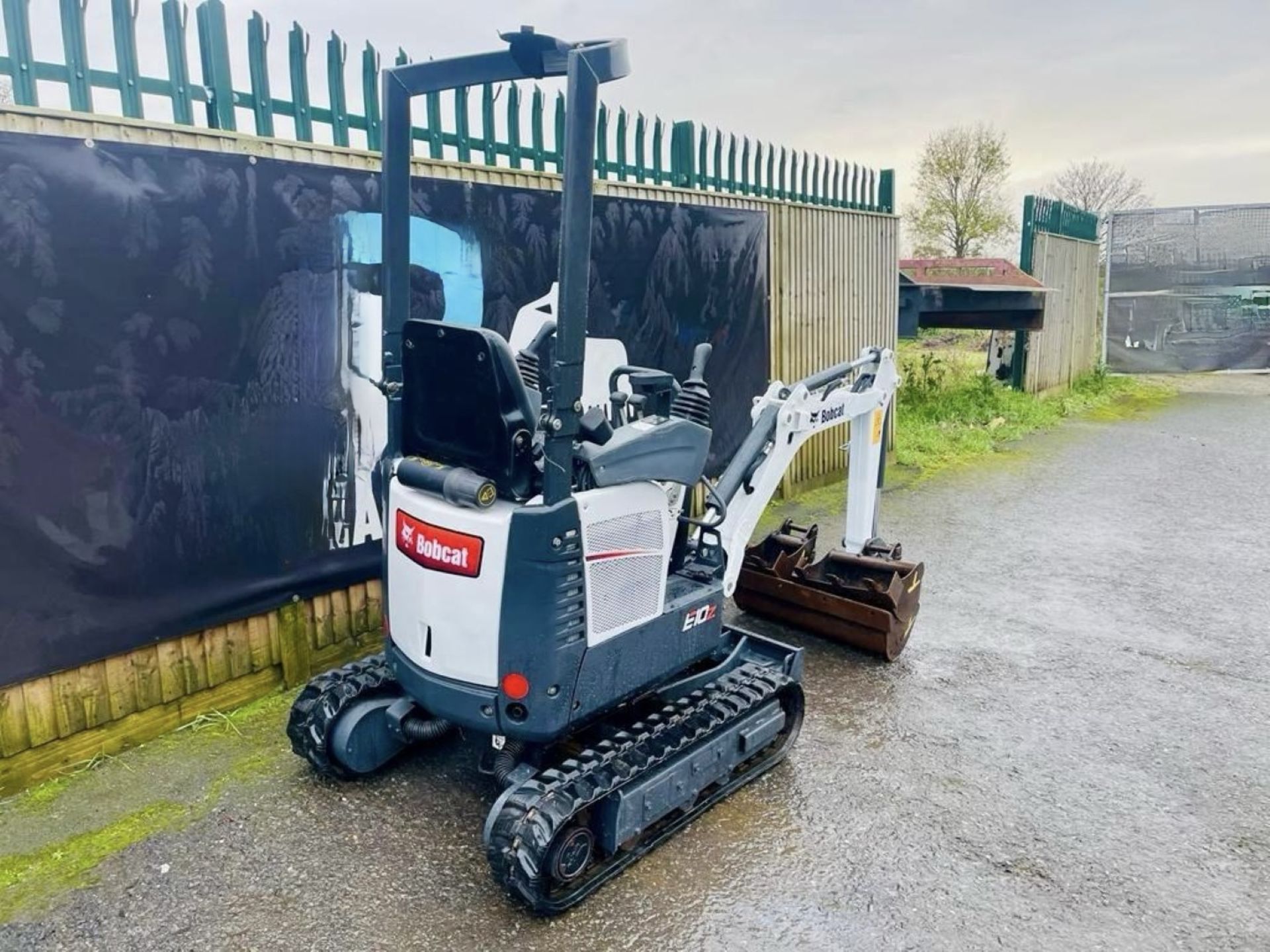 BOBCAT E10Z EXCAVATOR - Image 4 of 13