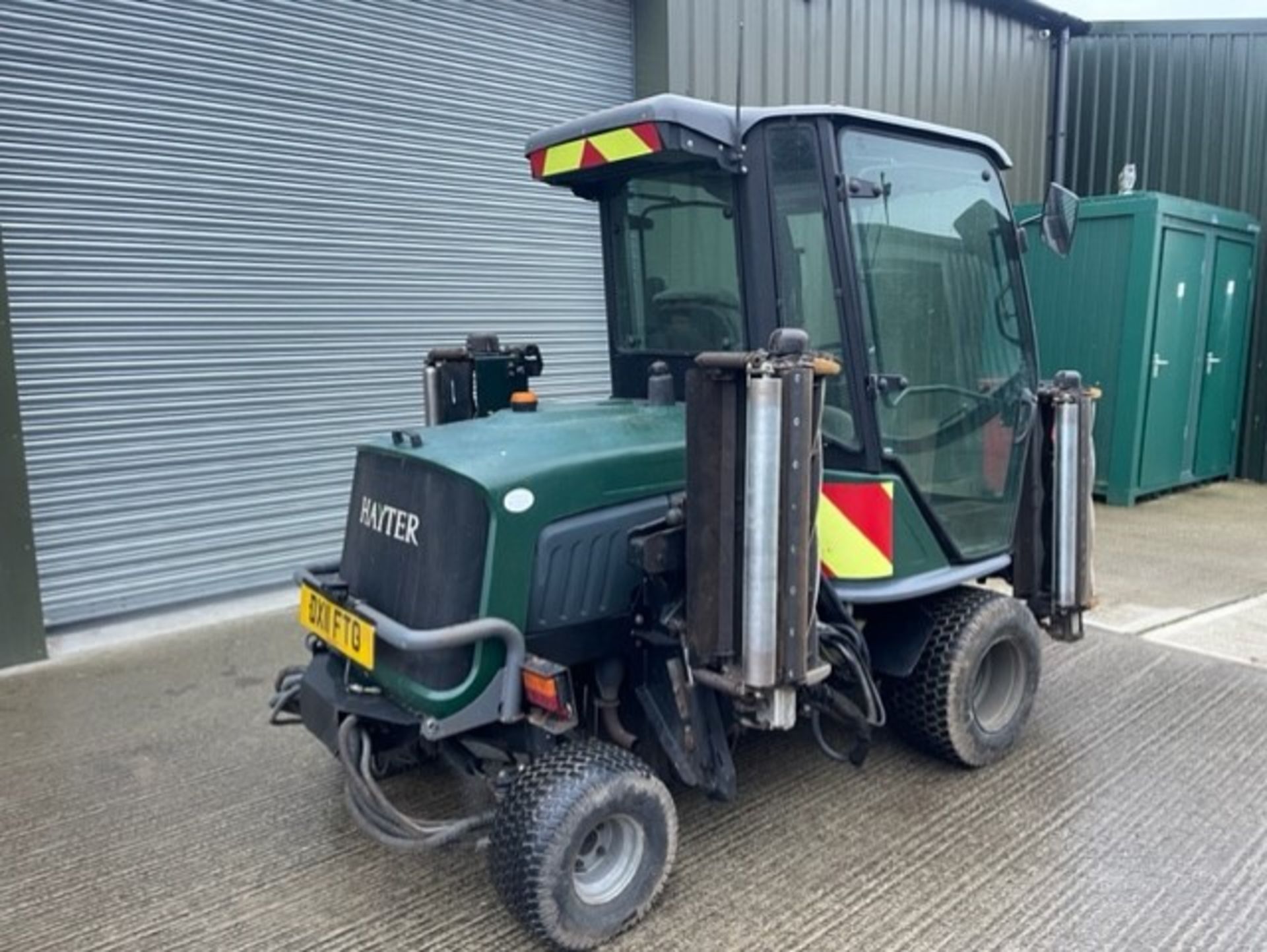 2011, HAYTER T424 GANG 4X4 RIDE ON DIESEL MOWER - Image 4 of 9