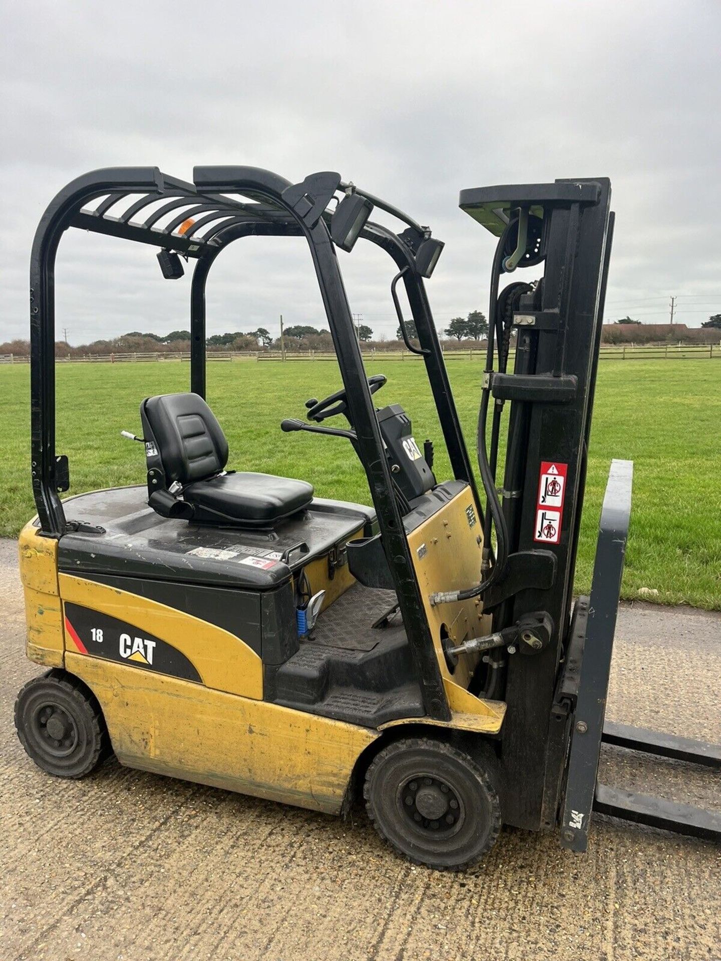 CATERPILLAR 1.8 Electric Forklift Truck Container Spec - Image 5 of 5