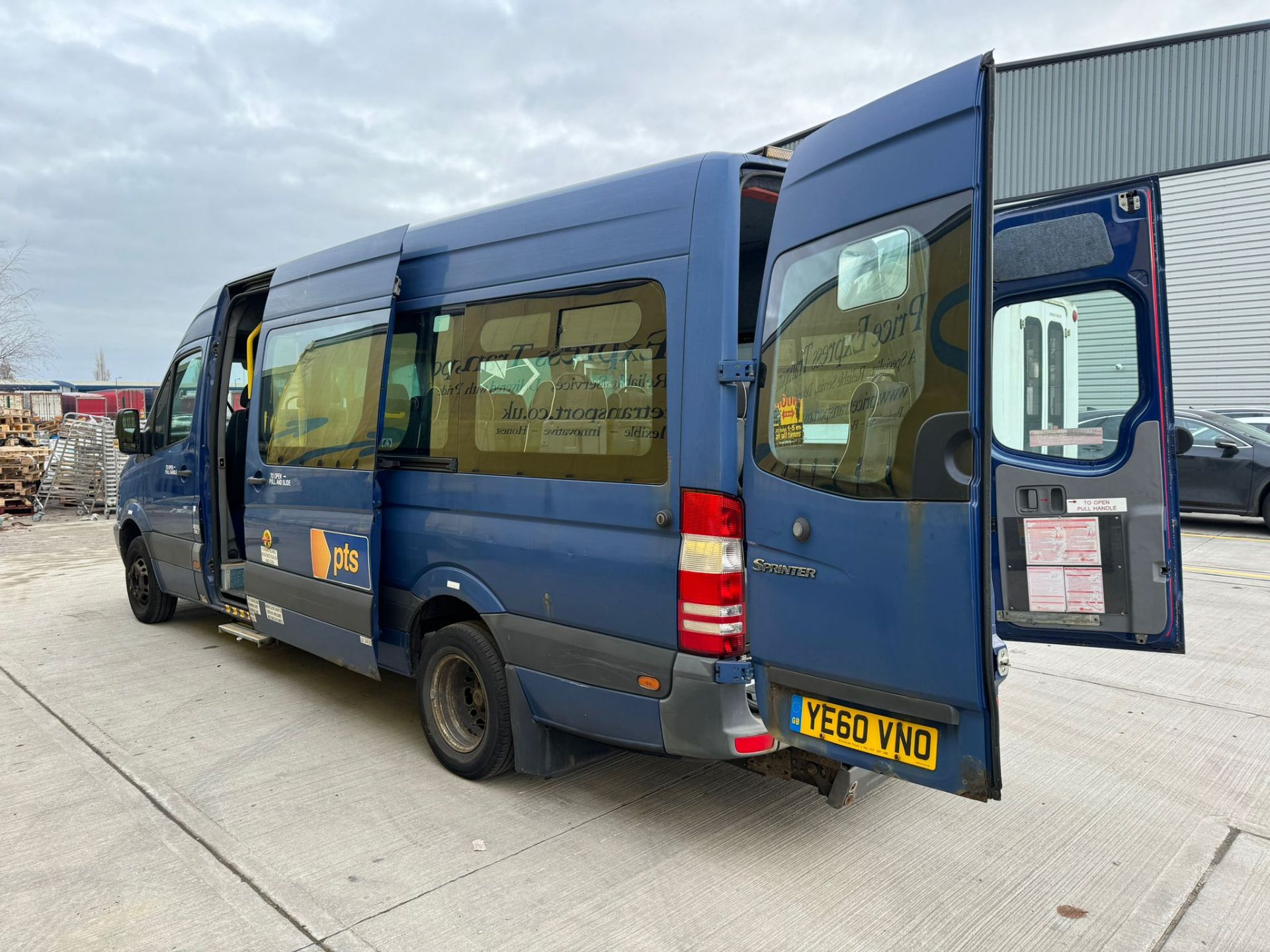 EX-COUNCIL FLEET VEHICLE - 2011, Mercedes-Benz Sprinter (YE60 VNO) Welfare Bus - Image 4 of 41