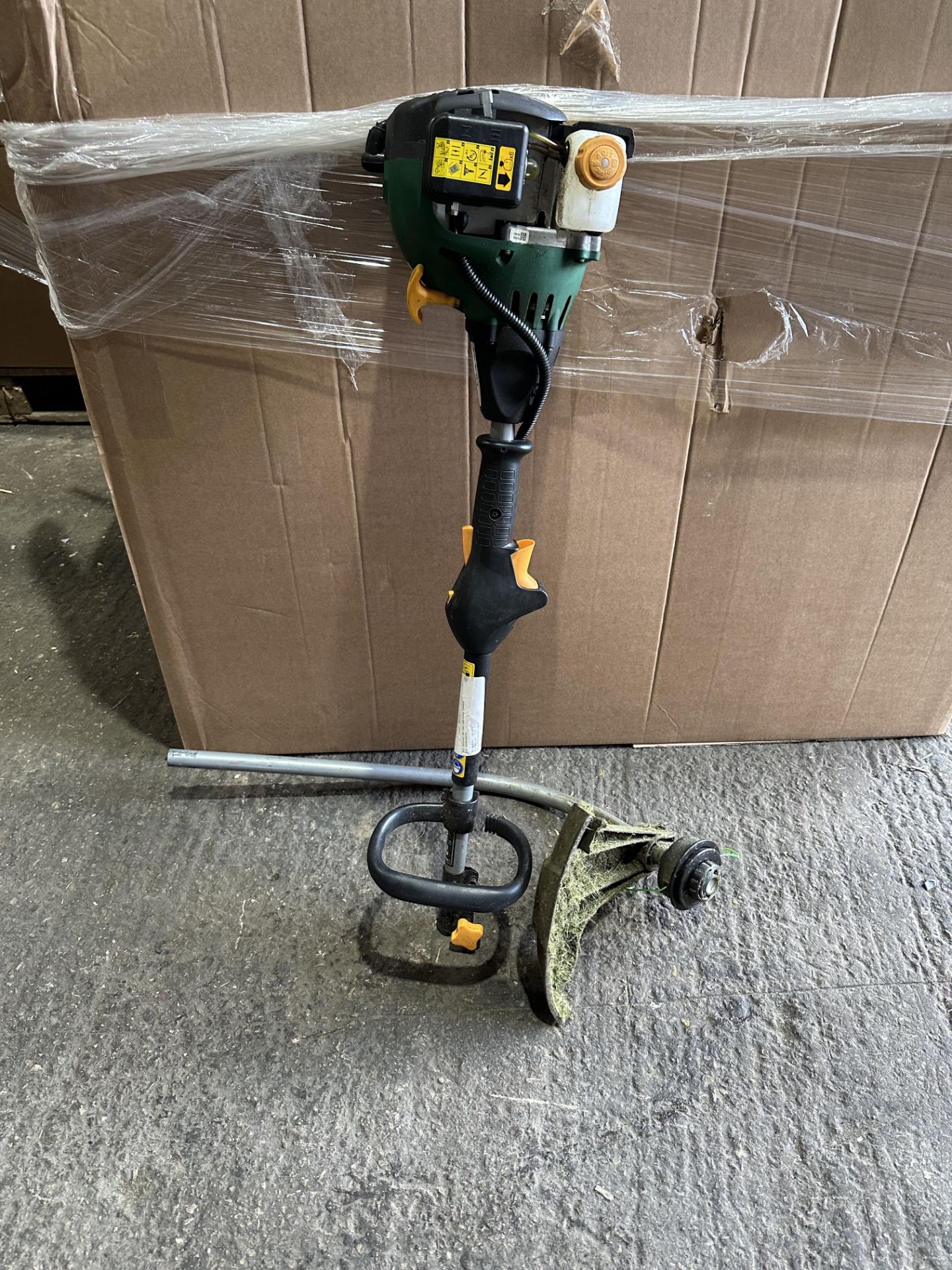 B&Q PETROL STRIMMER - UNTESTED - No Reserve