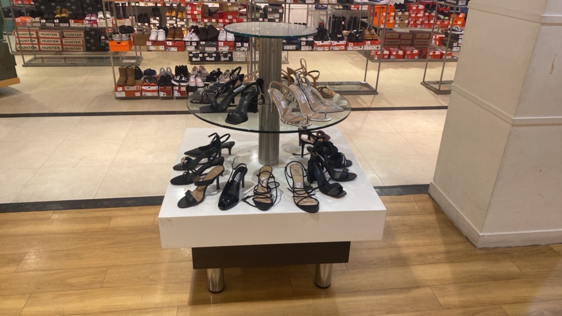 Shoe Retail Display Units x4 - Image 2 of 4