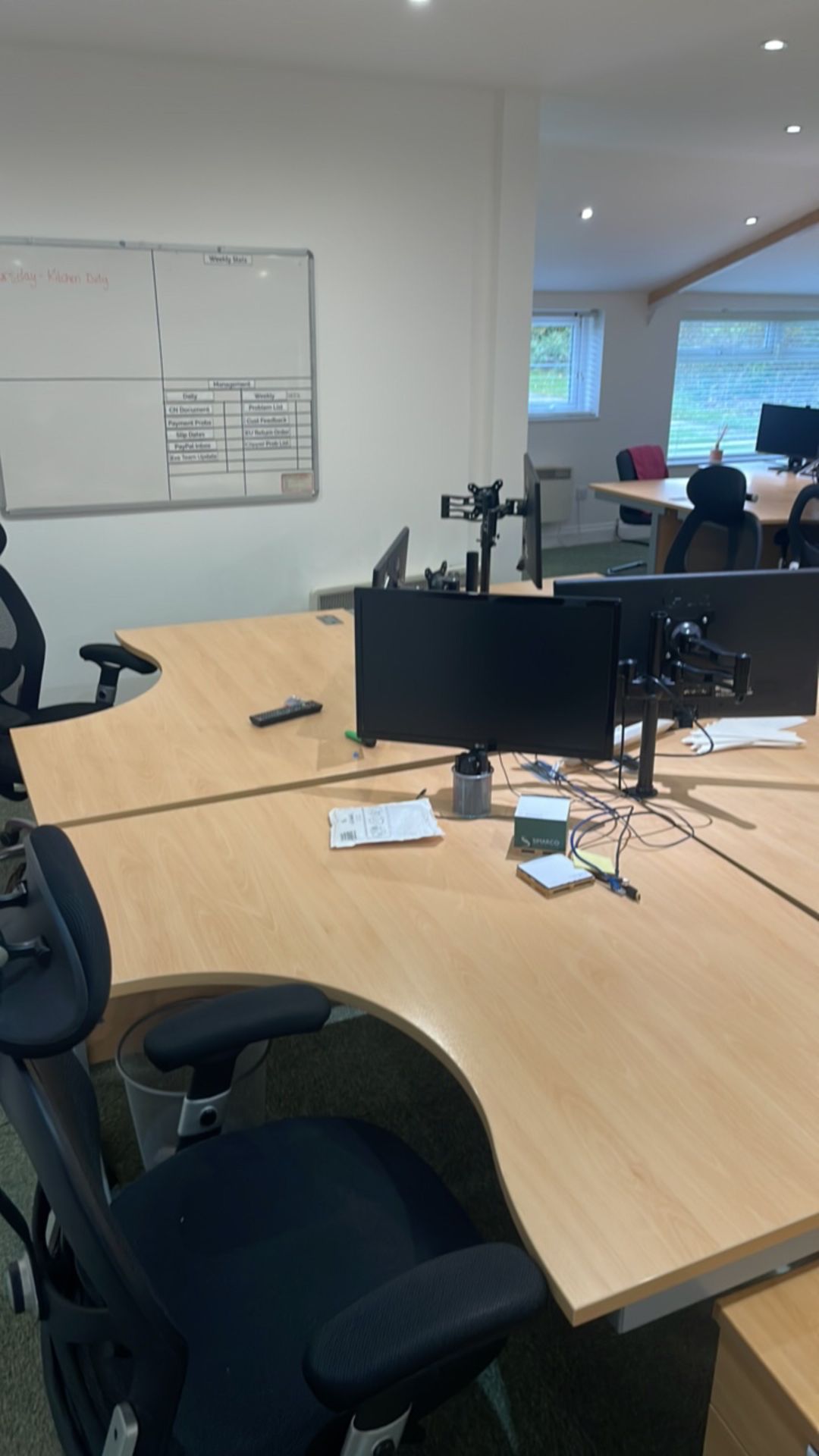 Bank Of 4 Desks, Monitors & Chairs - Image 8 of 8