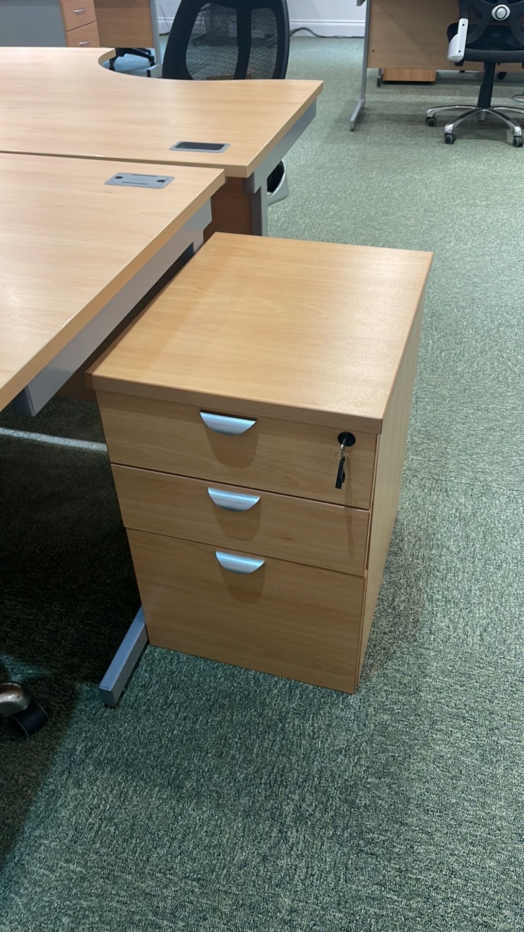 Bank Of 4 Desks, Monitors & Chairs - Image 7 of 8