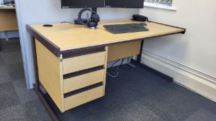 Desk with 3 drawers x6