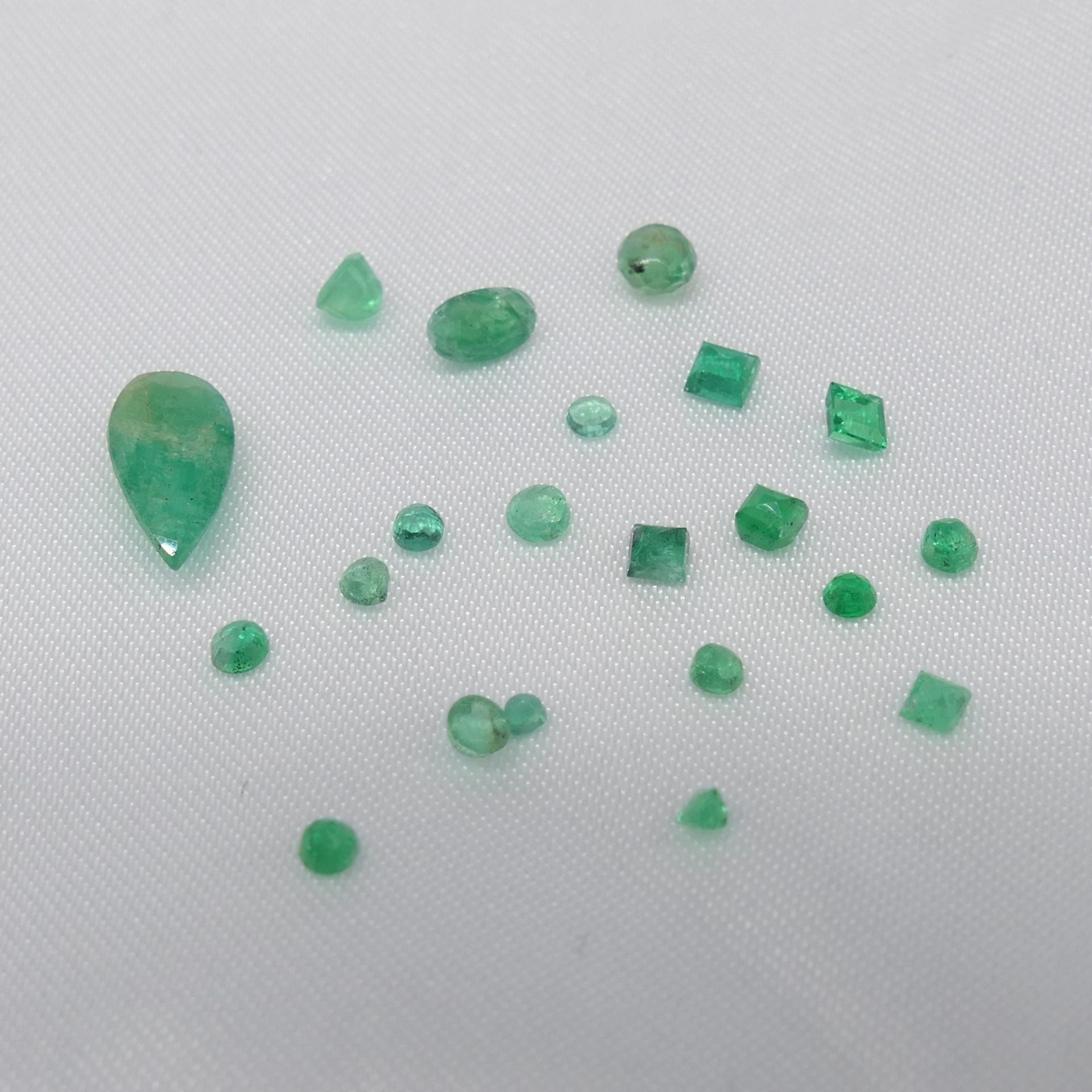 Parcel Of Natural Unmounted Emeralds In Mixed Cuts & Sizes, Totalling 2.65 Carats