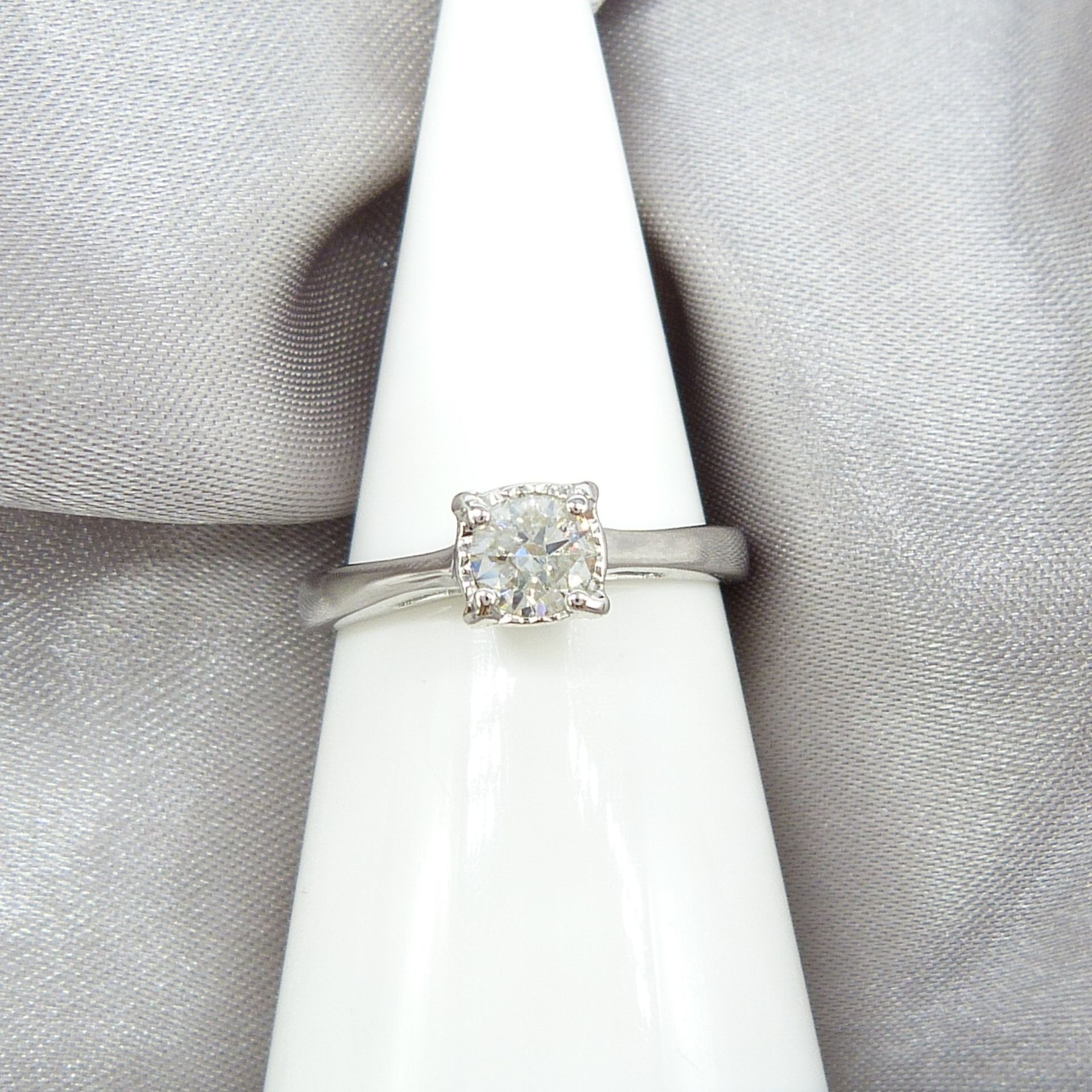 Round Brilliant-Cut Diamond Solitaire Ring In White Gold, With Certificate - Image 2 of 2
