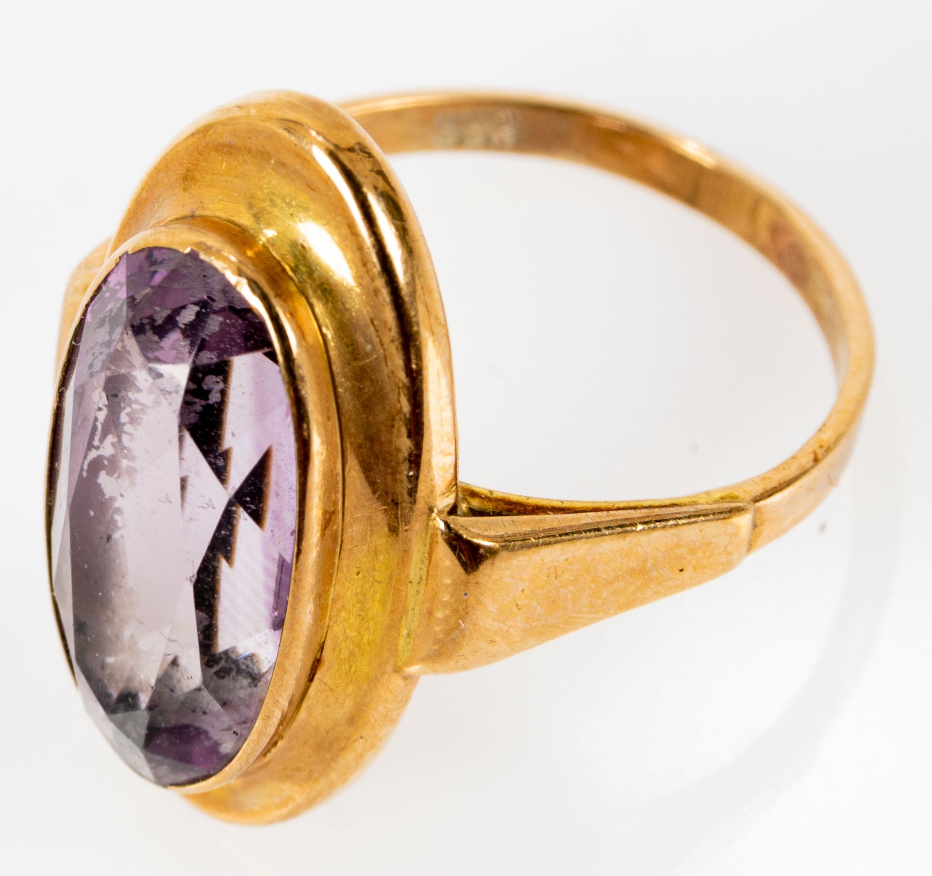 333er Gelbgold Damenring mit geschliffenem, amethystfarbenem Glascabochon. Ringinnendurchmesser ca. - Image 3 of 6