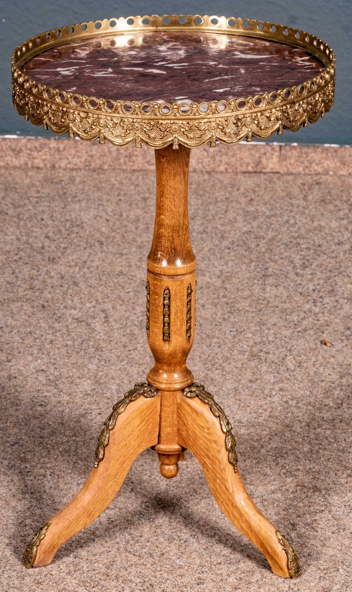 Feines, niedriges Beistelltischchen im französischen Louis XVI/ Empire - Stil, spätes 20. Jhdt.; ma - Image 3 of 7