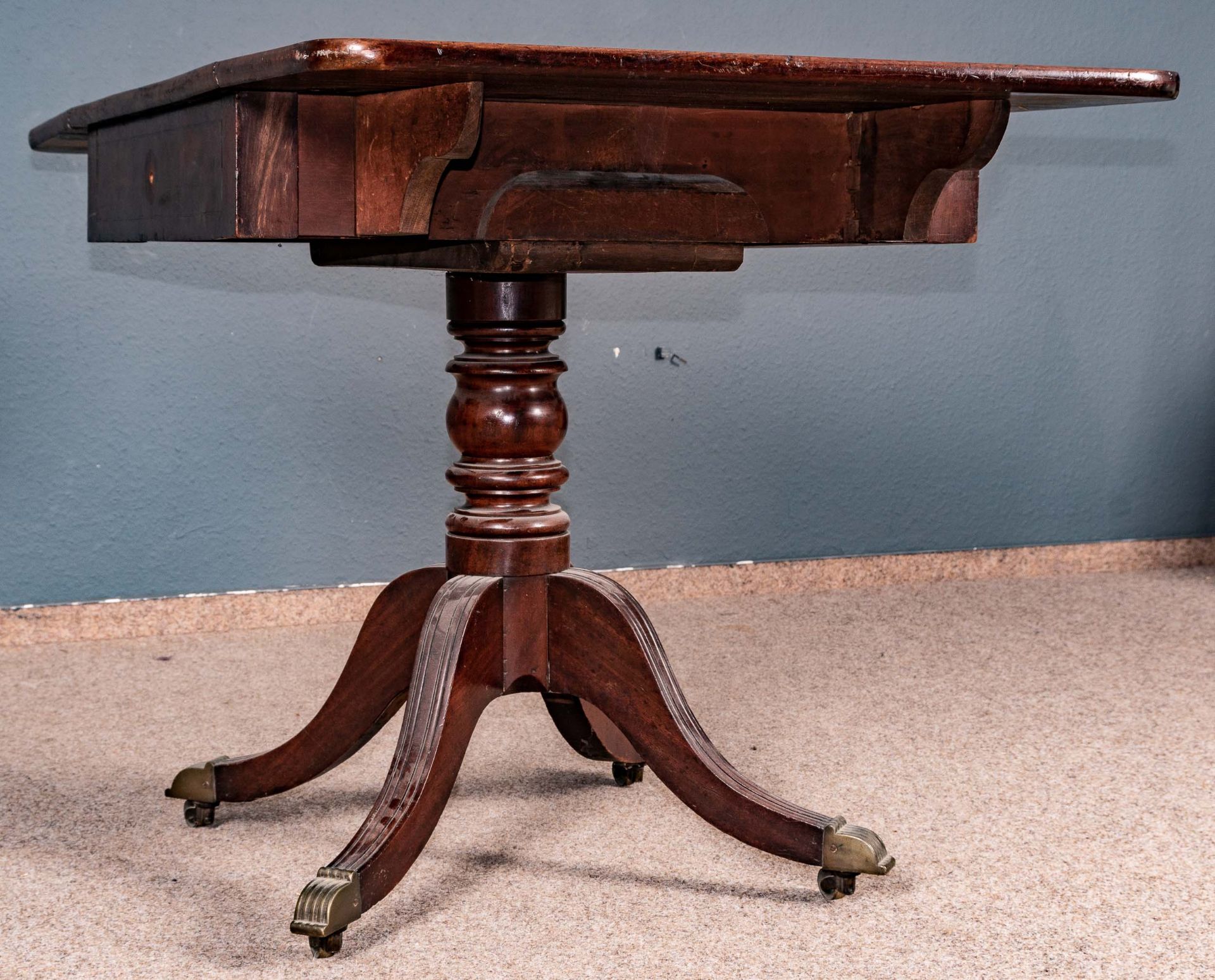 Antiker englischer Tea-table, Regency um 1800/20, Mahagoni, großer geräumiger Schubkasten, die seit - Bild 8 aus 12