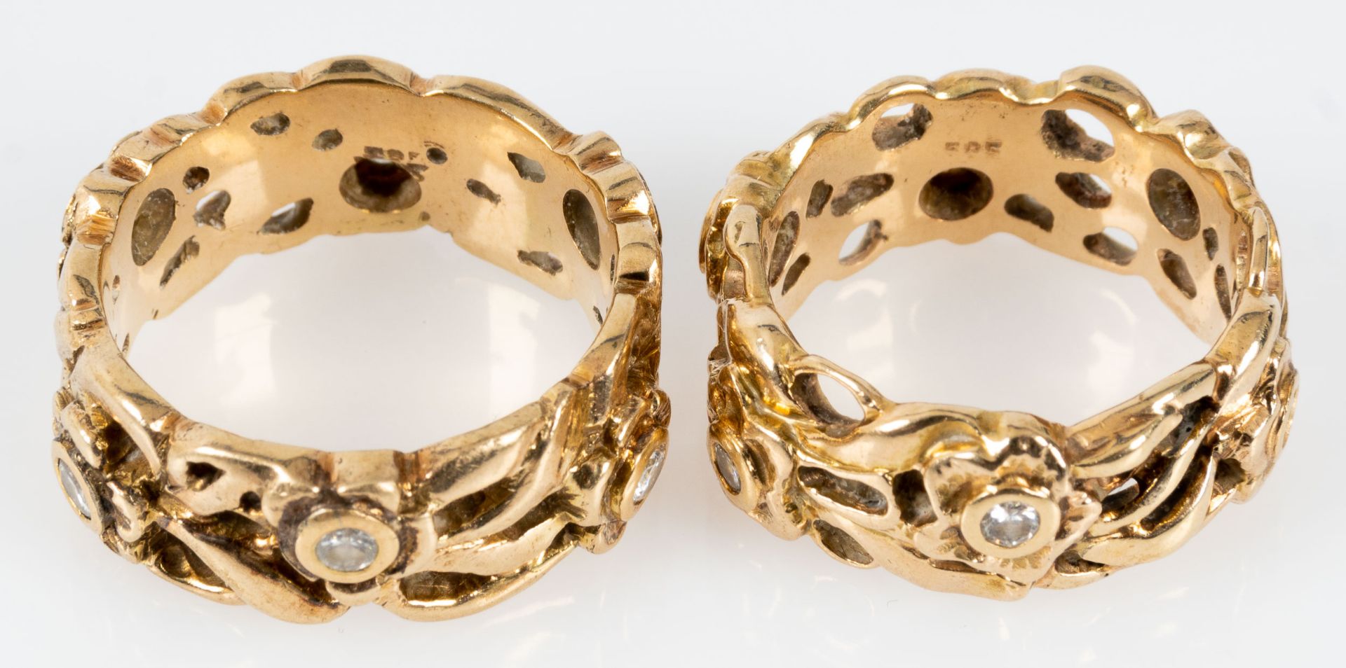 Paar "Ewigkeits - Ringe", Entwurf wohl von Stuart Devlin; beide aus floral durchbrochen gegossenem  - Bild 2 aus 7