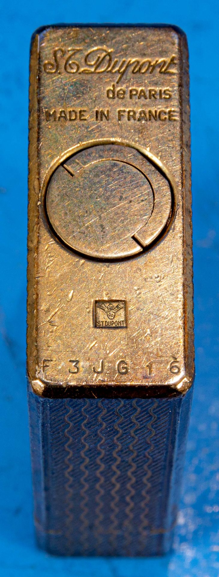 "DU Pont" Feuerzeug mit "Kohle- Ersatz" in Blister. Vergoldetes Gehäuse, Nr. F 3 J G 16. Ca. 46 x 3 - Bild 10 aus 10
