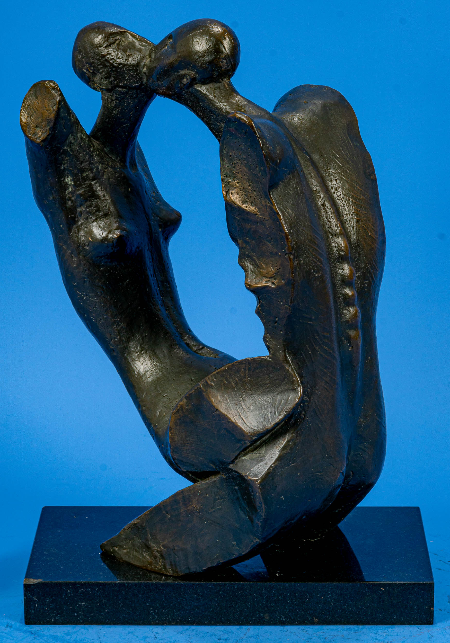 SERGEY MUSAT (geb. 1959 St. Petersburg): "Der Kuss" - dunkelbraun patinierte, modernistische Bronze - Image 14 of 14