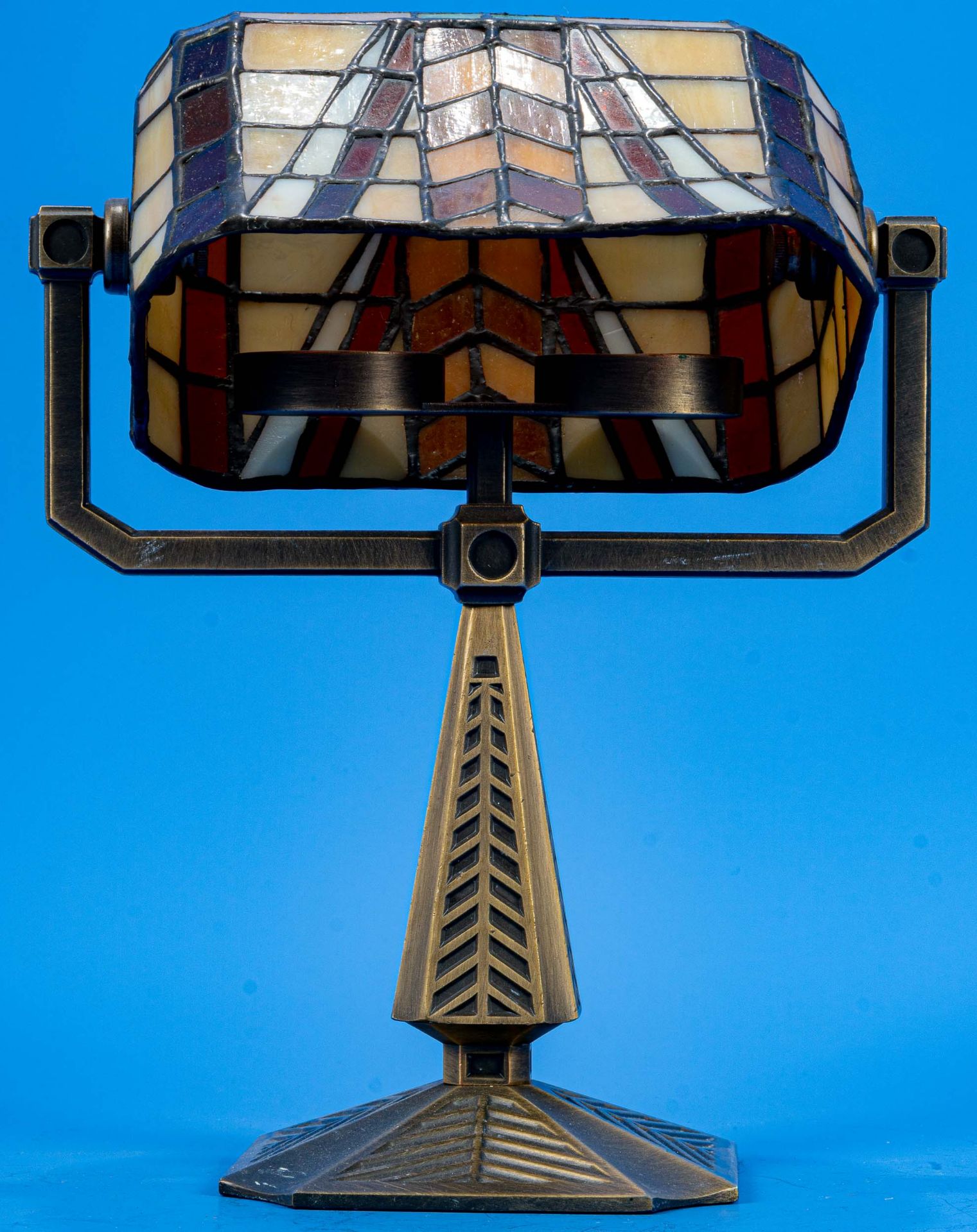 Zweiflammiger Teelicht - Halter in Form einer klassischen "Art - Deco" Schreibtischlampe, 20./ 21. - Image 2 of 6