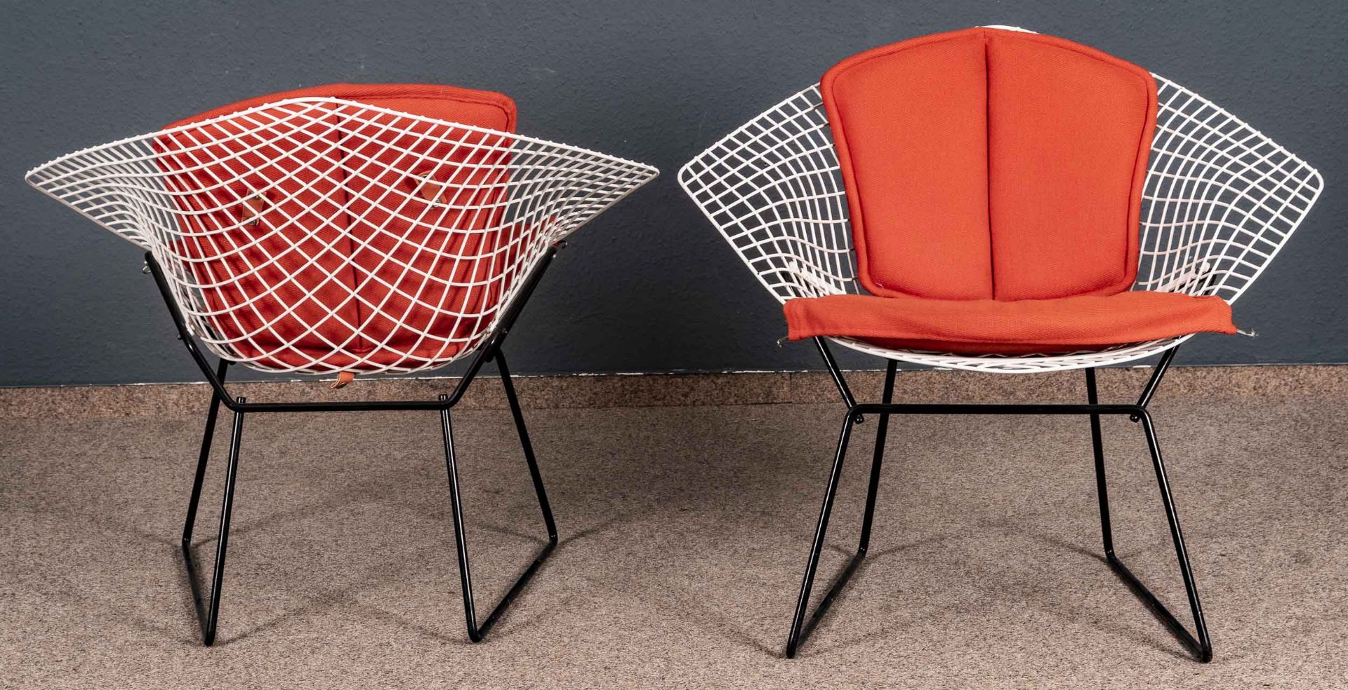 2 "DIAMOND" Sessel, Entwurf Harry BERTOIA ( 1915 - 1978), Ausführung Knoll International. Weiß besc - Bild 3 aus 6